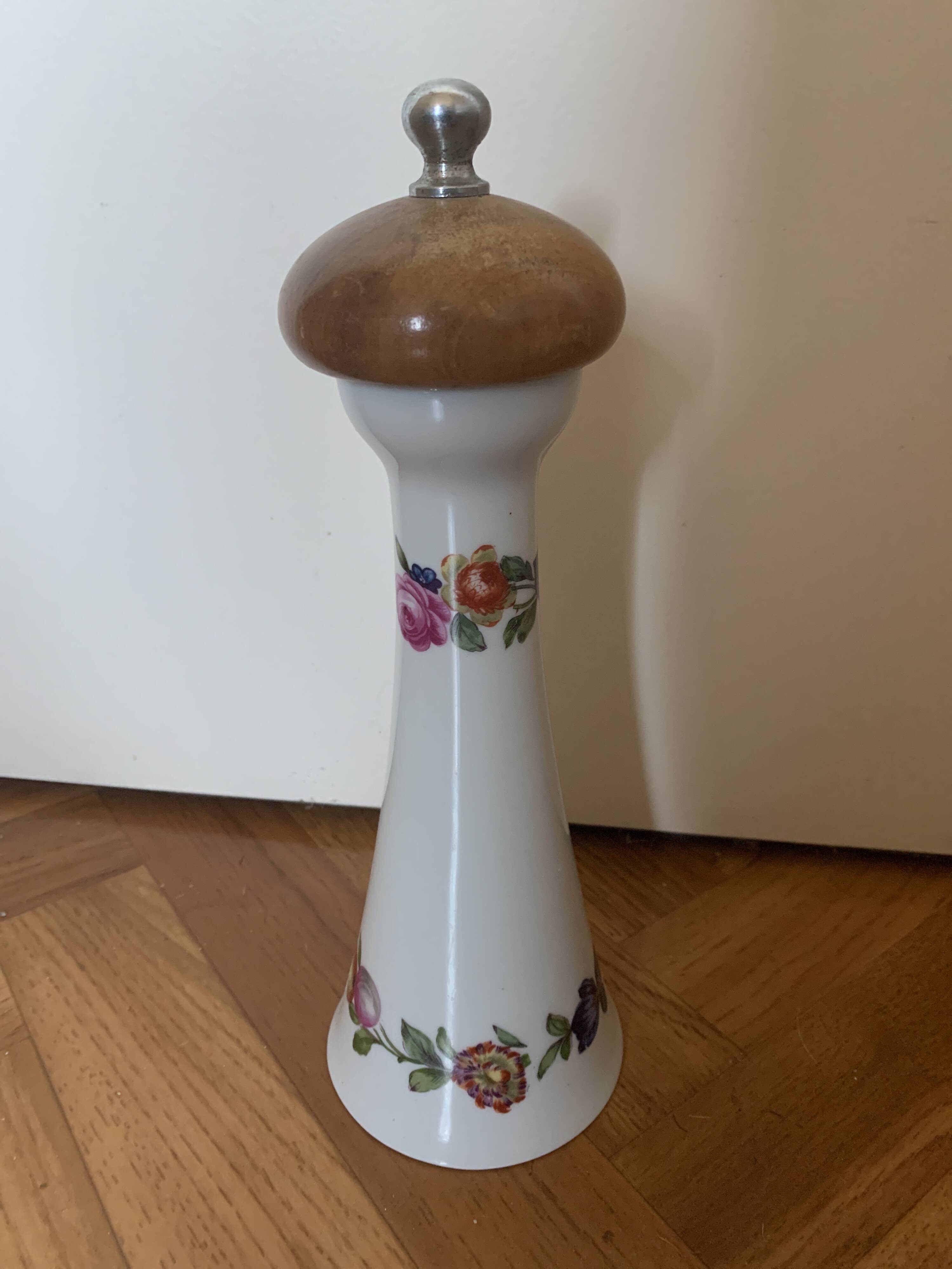 Paris porcelain pepper pot