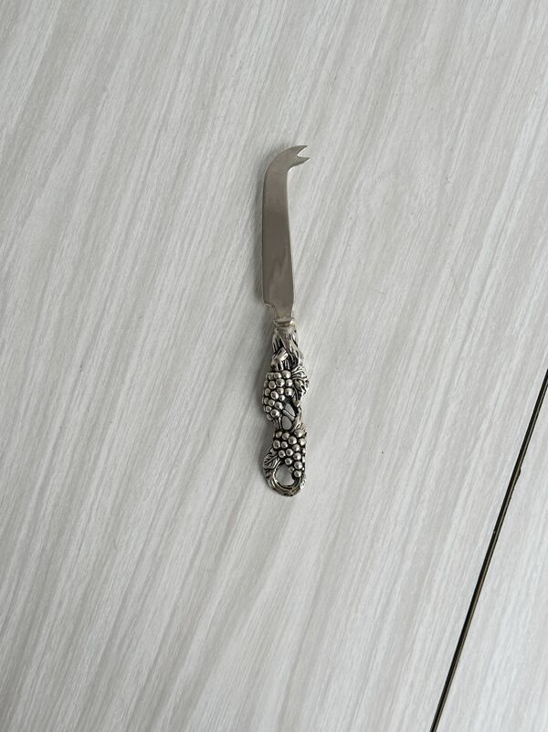 Couteau à beurre ou fromages motif vigne