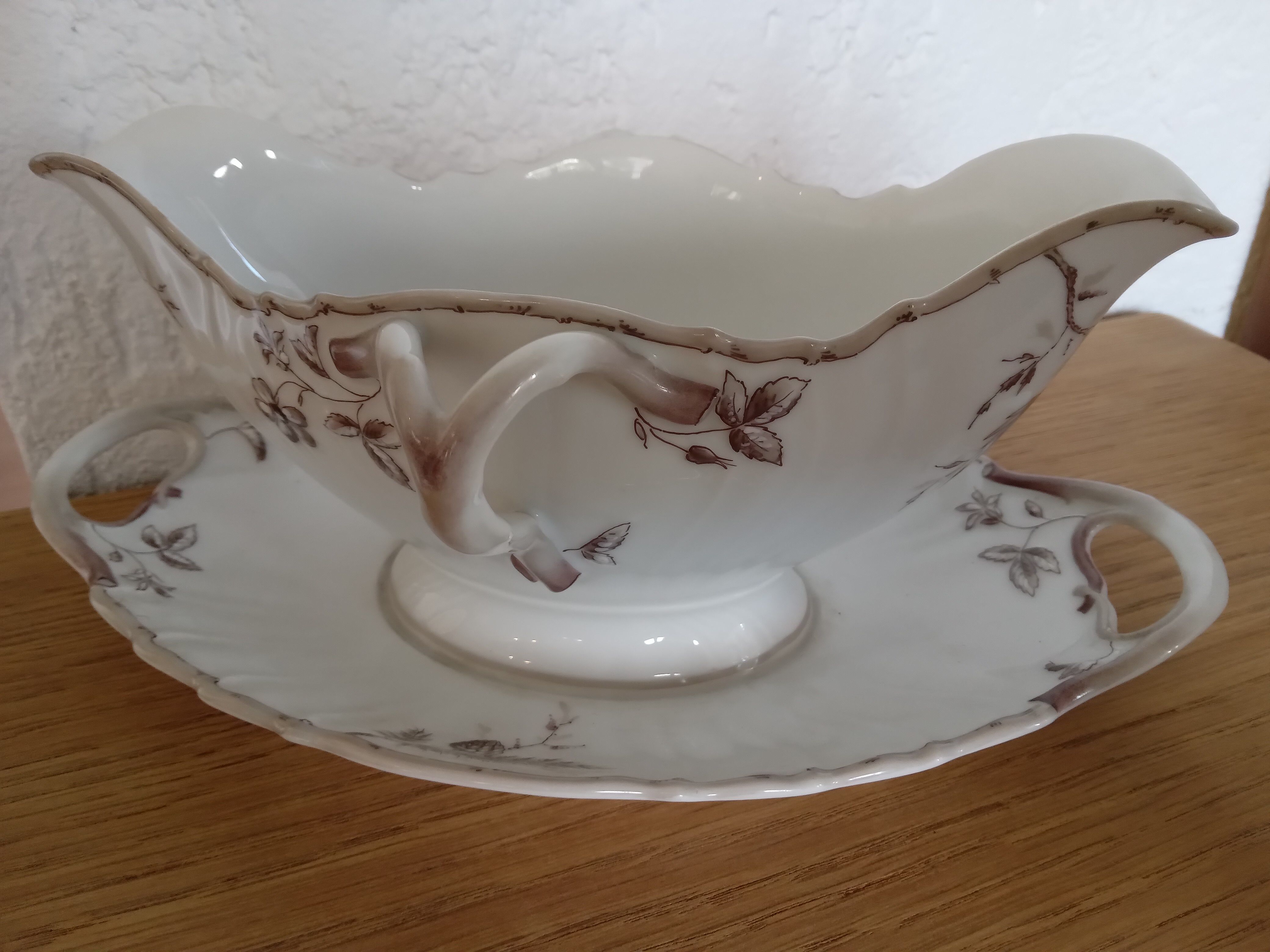 Gravy boat