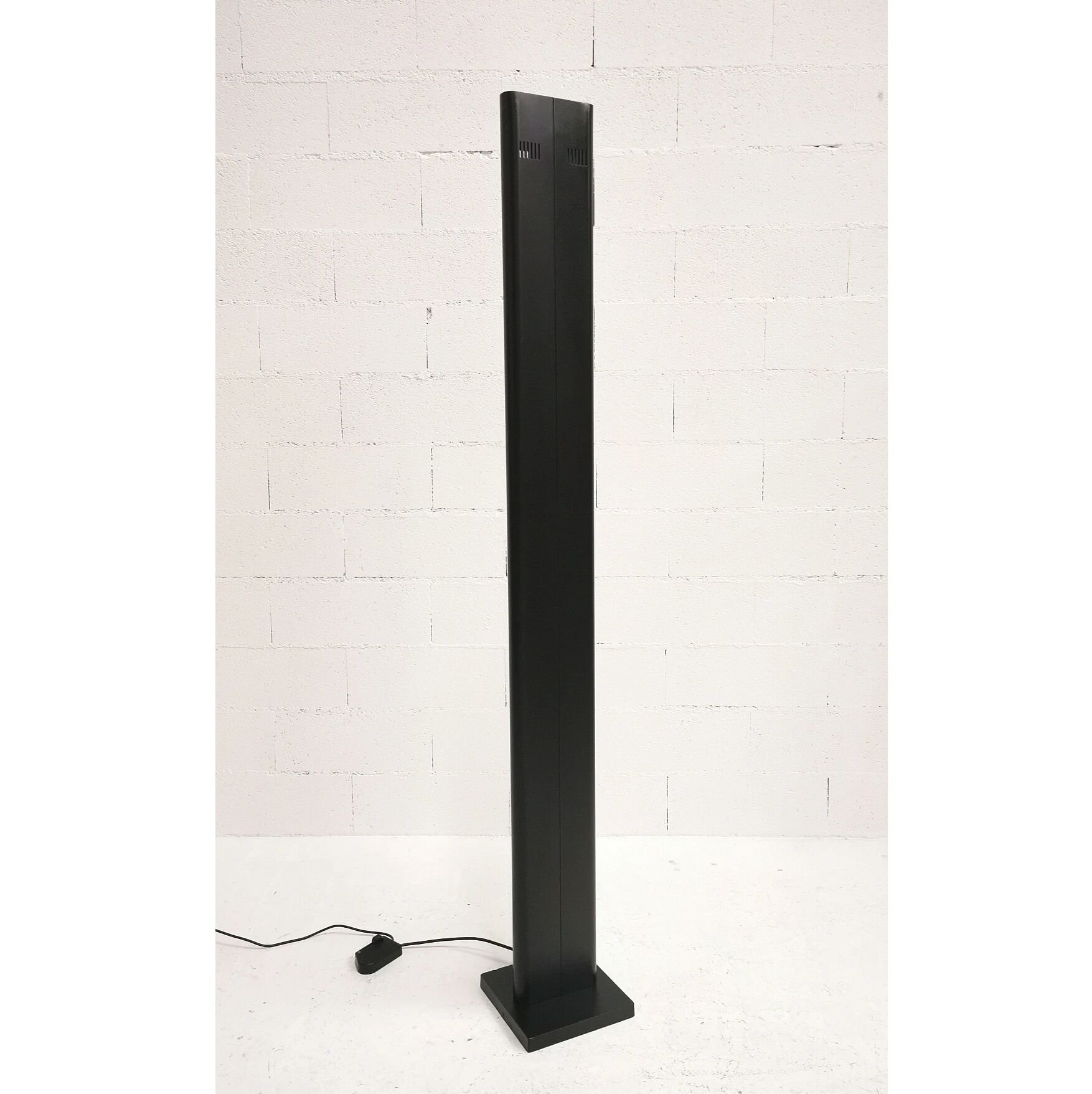 Italian tubular floor lamp, 1980