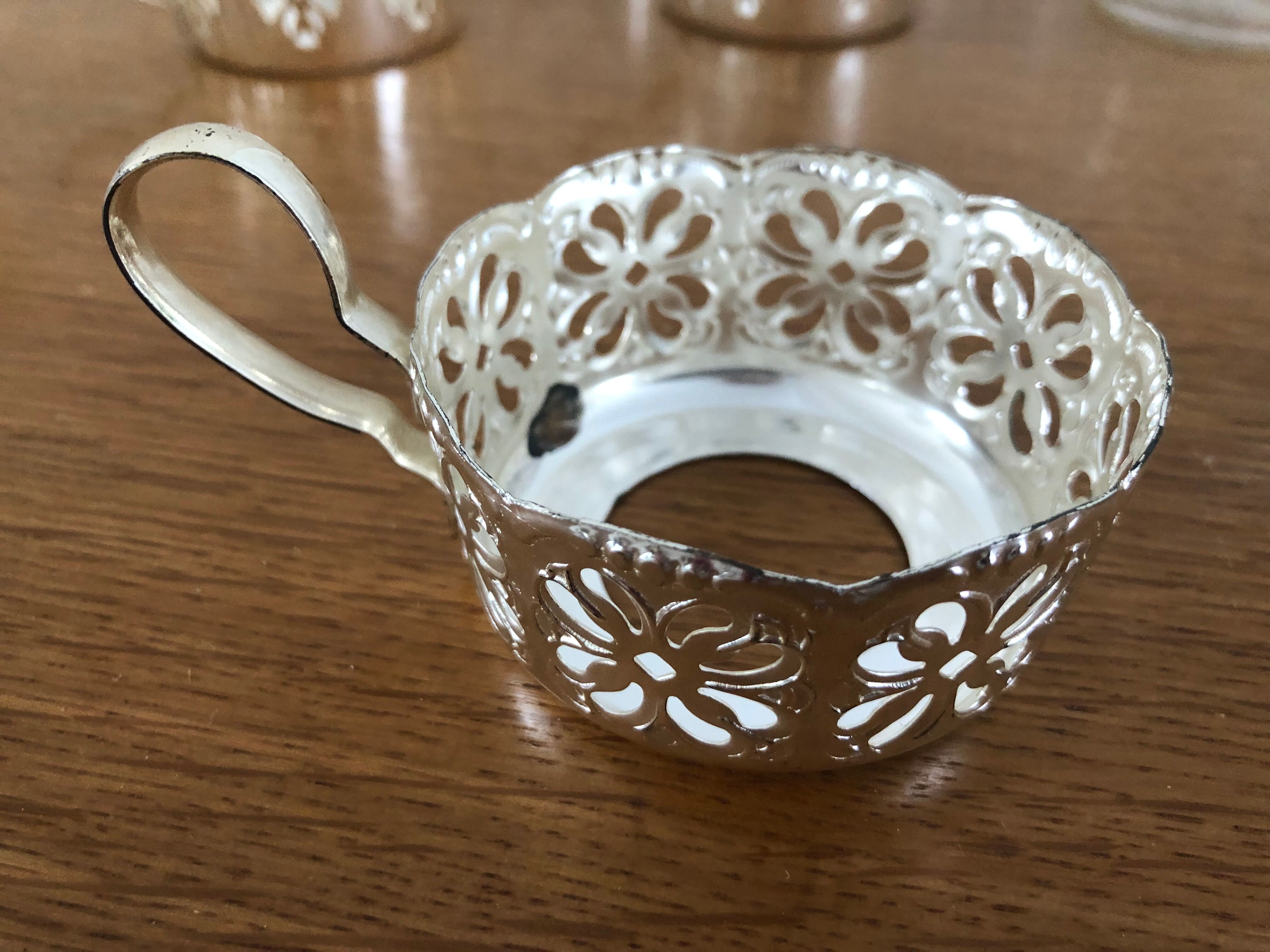 6 tea cups with silver metal support