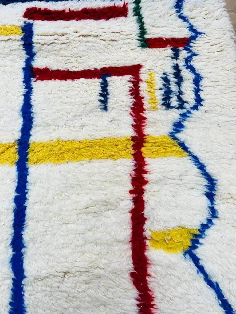 Traditional Moroccan rug made of natural wool, 2.5 x 1.5 m.