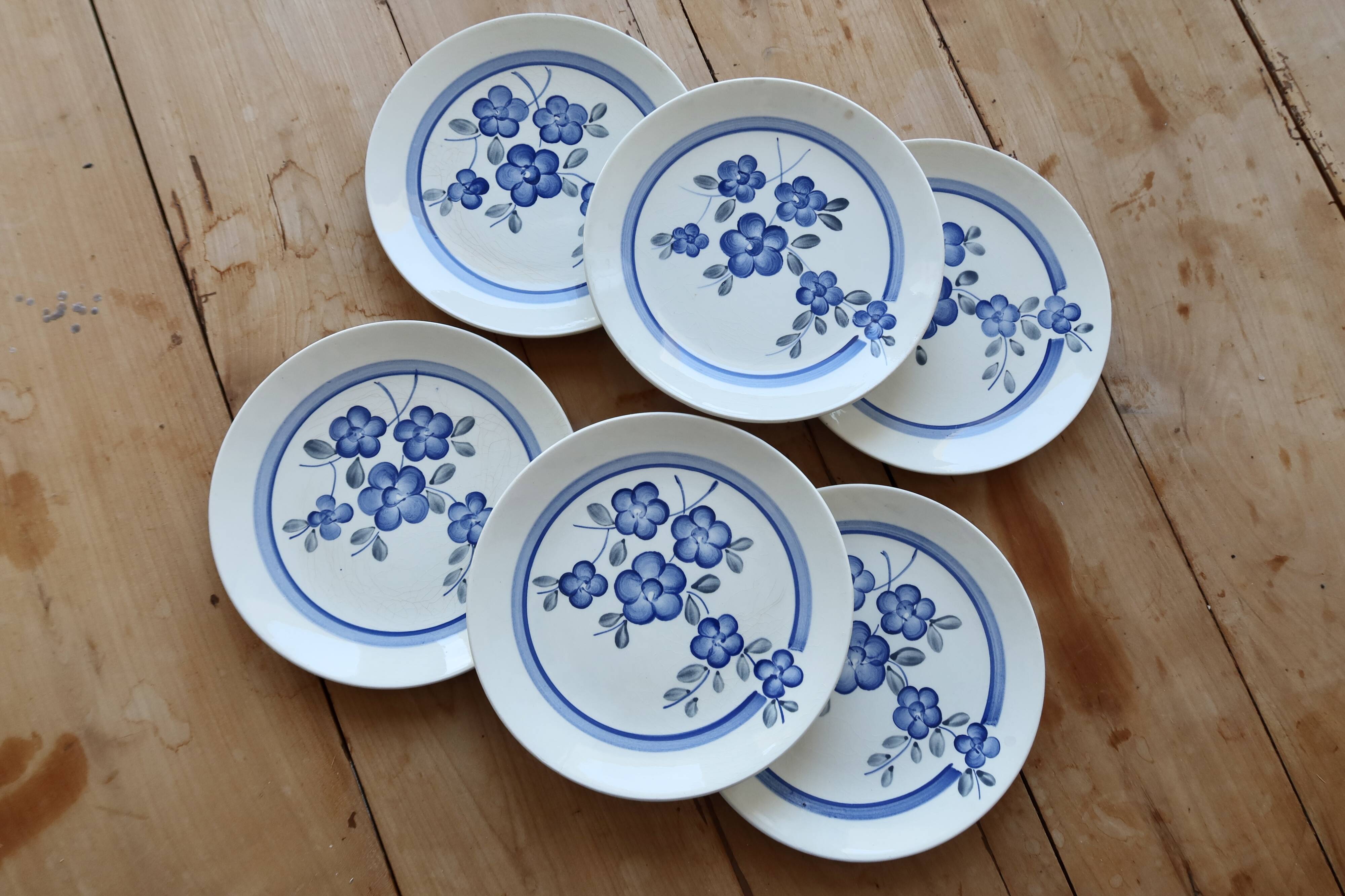 6 assiettes à dessert vintage faience de Gien modèle Nancay motif fleuri bleu peint à la main