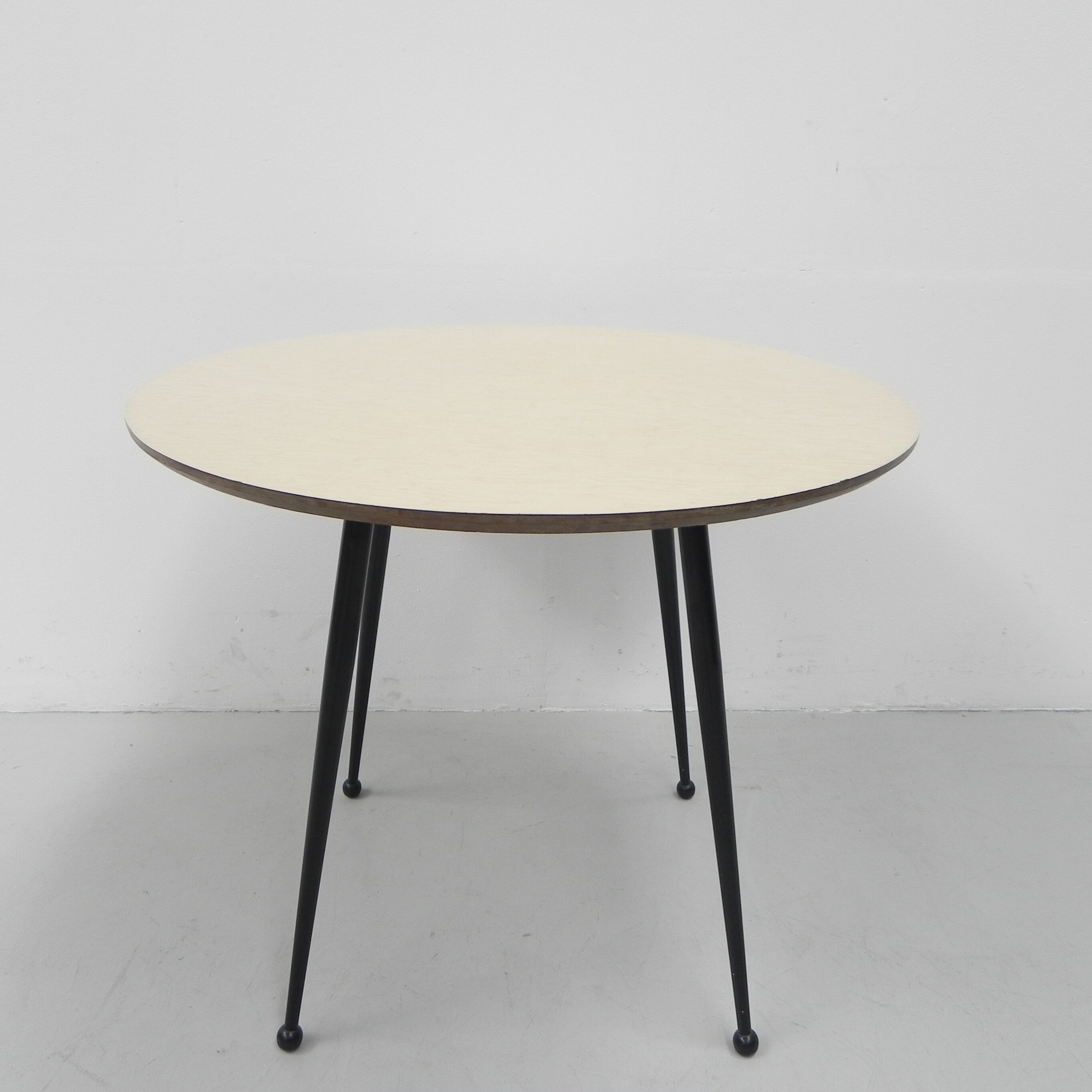 Vintage coffee table with round formica top