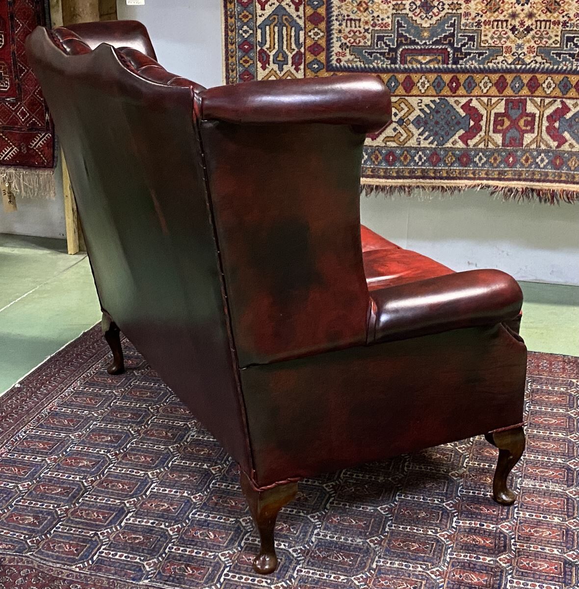 Chesterfield 2-seater leather-eared sofa from the 80s