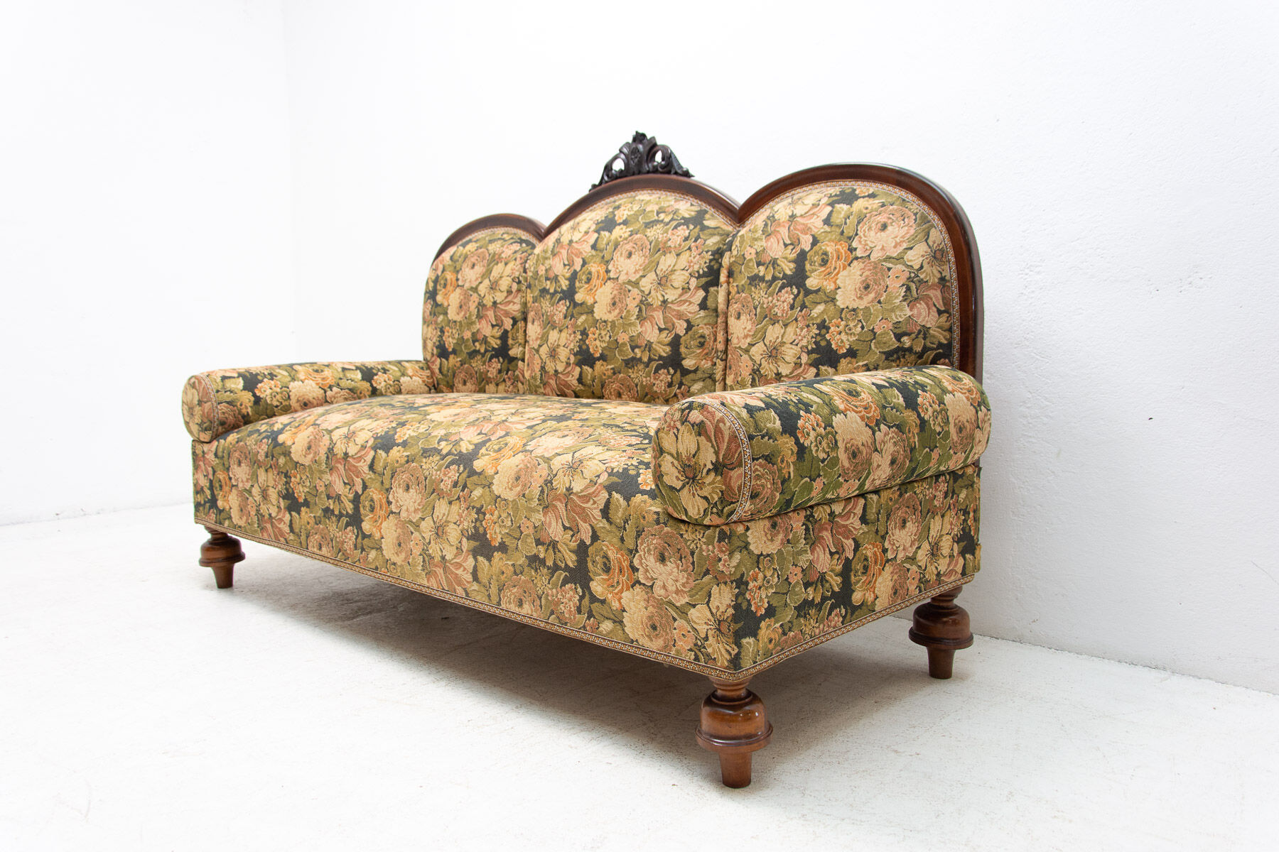 Historicizing sofa, Austria-Hungary, 1900