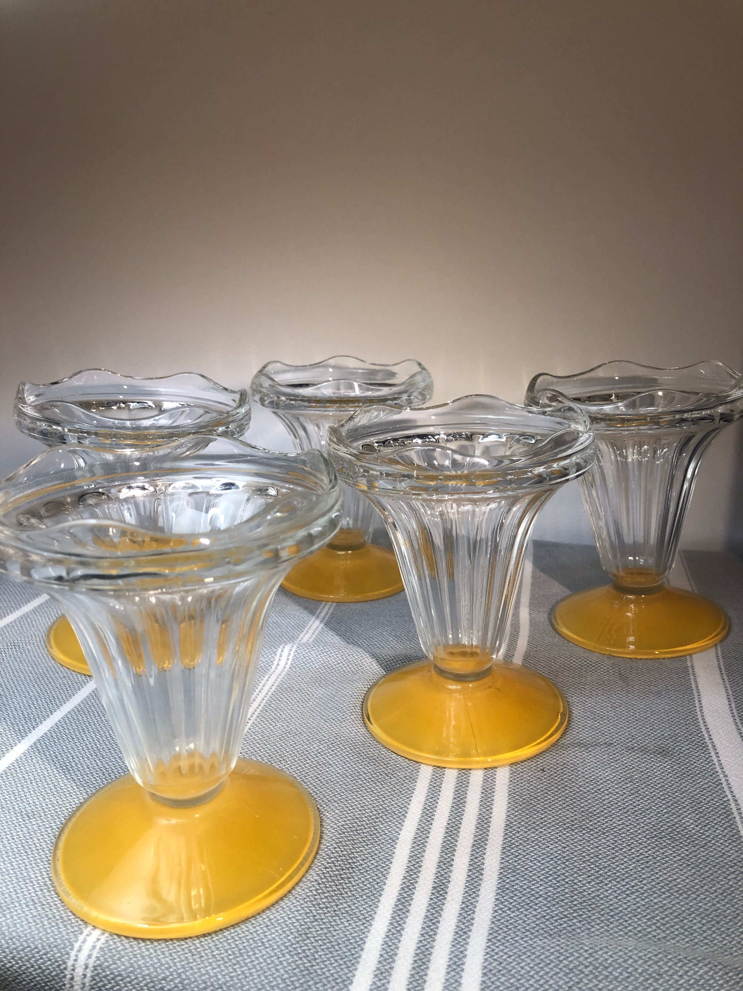 Set of 5 frosted yellow vintage ice cups
