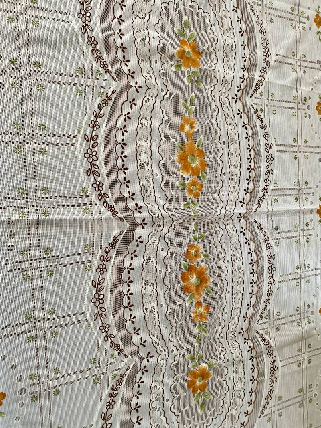 Vintage tablecloth and 6 napkins