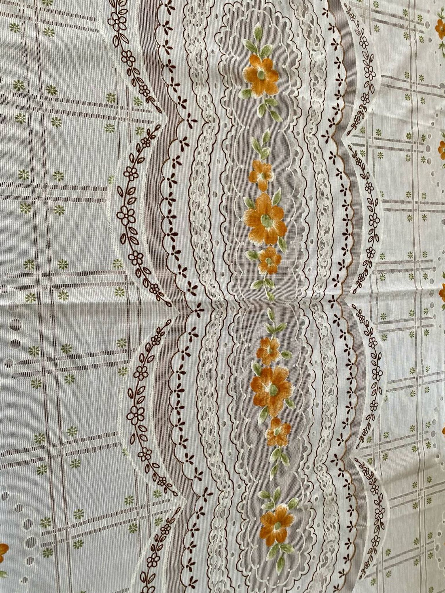 Vintage tablecloth and 6 napkins