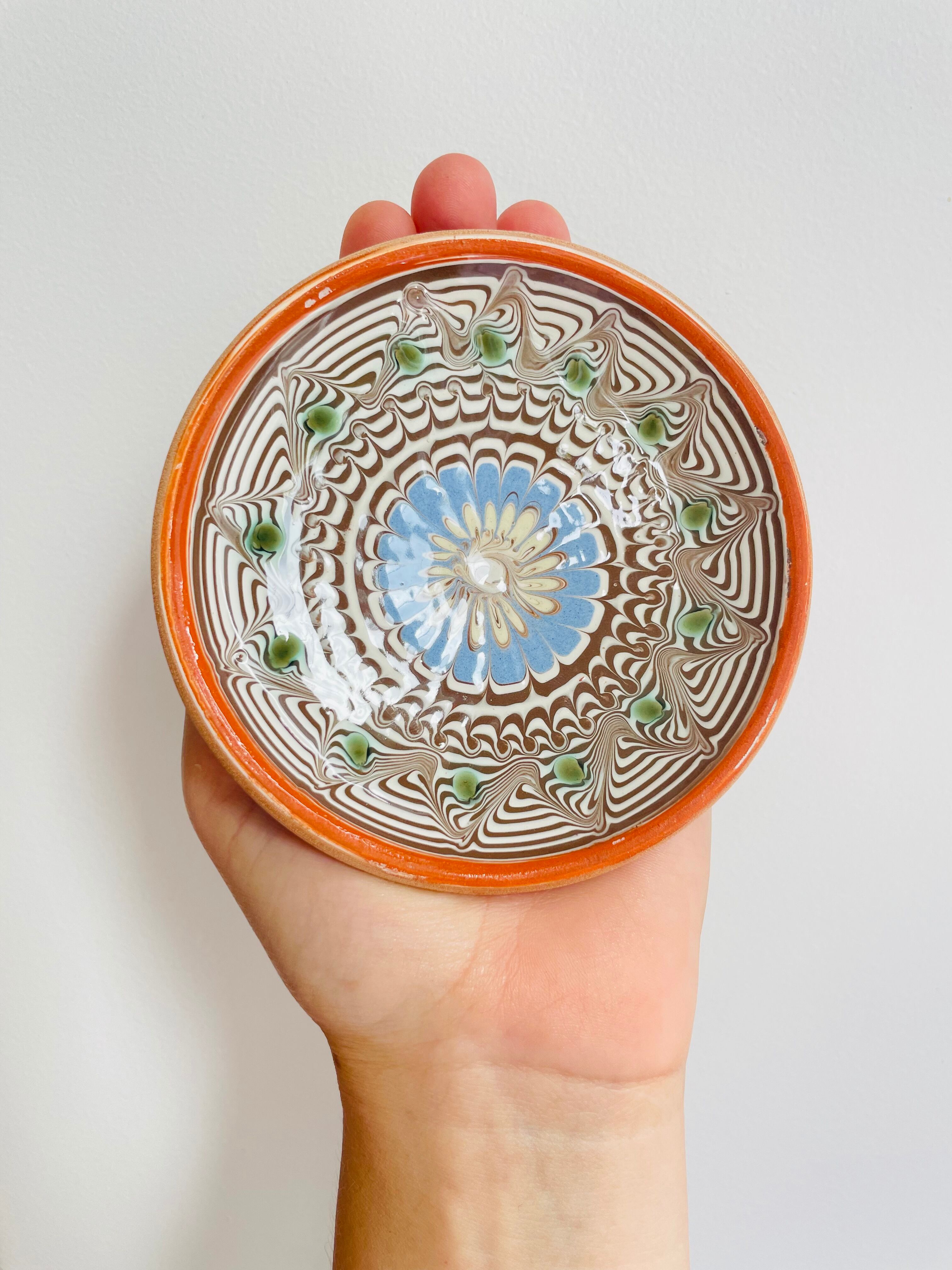 Romanian handicraft ceramic plate
