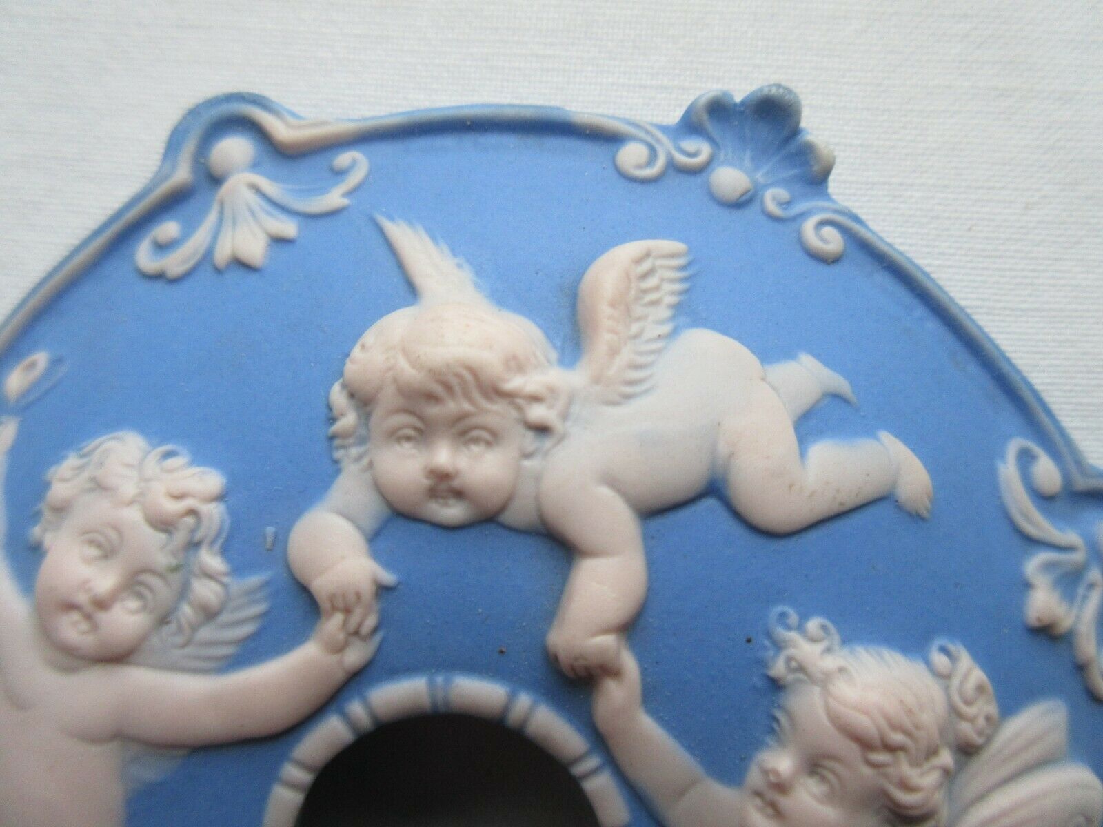 jewelry box or blue porcelain candy box with 4 angels
