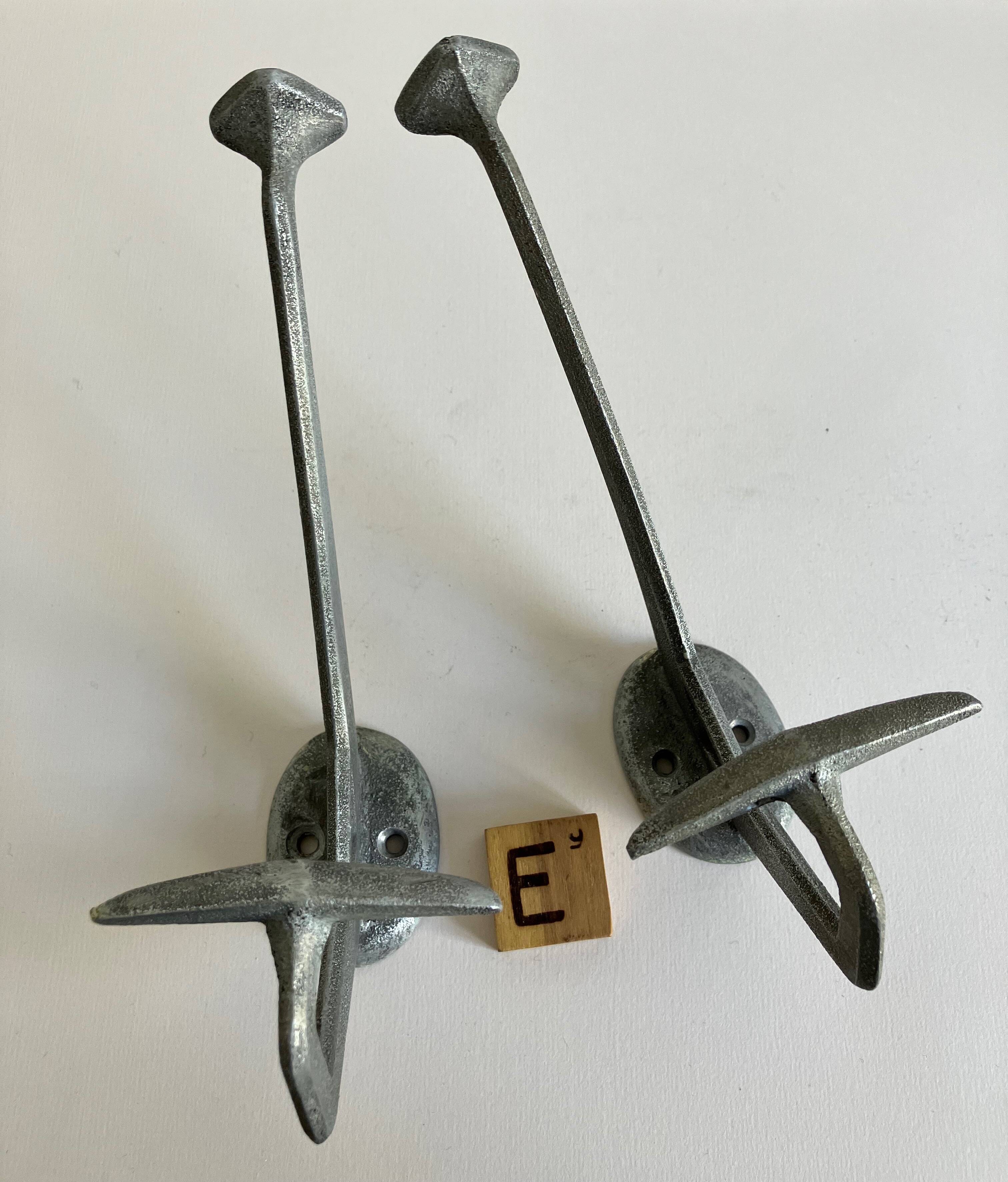 Paire de patères en fonte d'aluminium - Modèle E