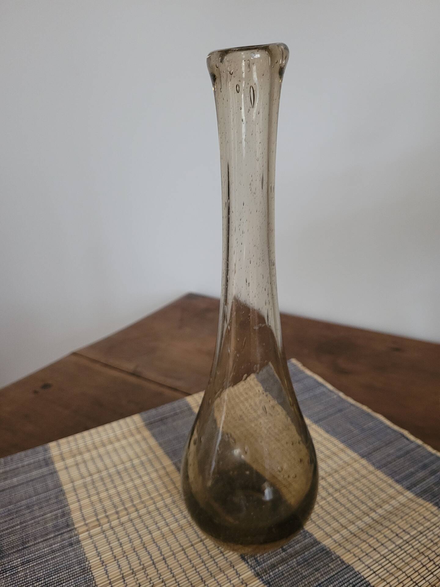 Vase soliflore en verre soufflé forme goutte