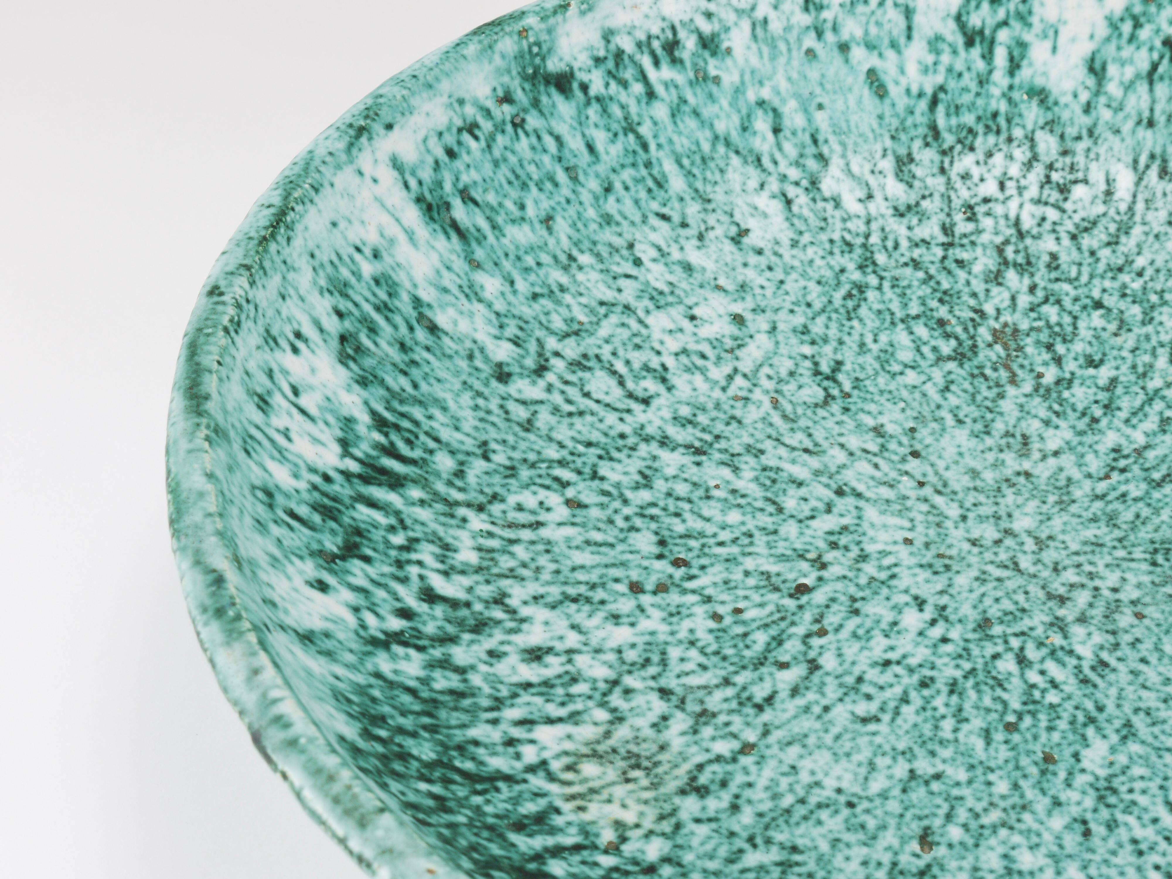 Eva Ruffoni Grand Bol Art Fruitier en Céramique Turquoise, 15 pouces de diamètre, Italie, années 1980