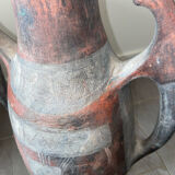 Ancient Kabyle amphora in terracotta.