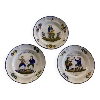 Old decorative plates decorated with characters
