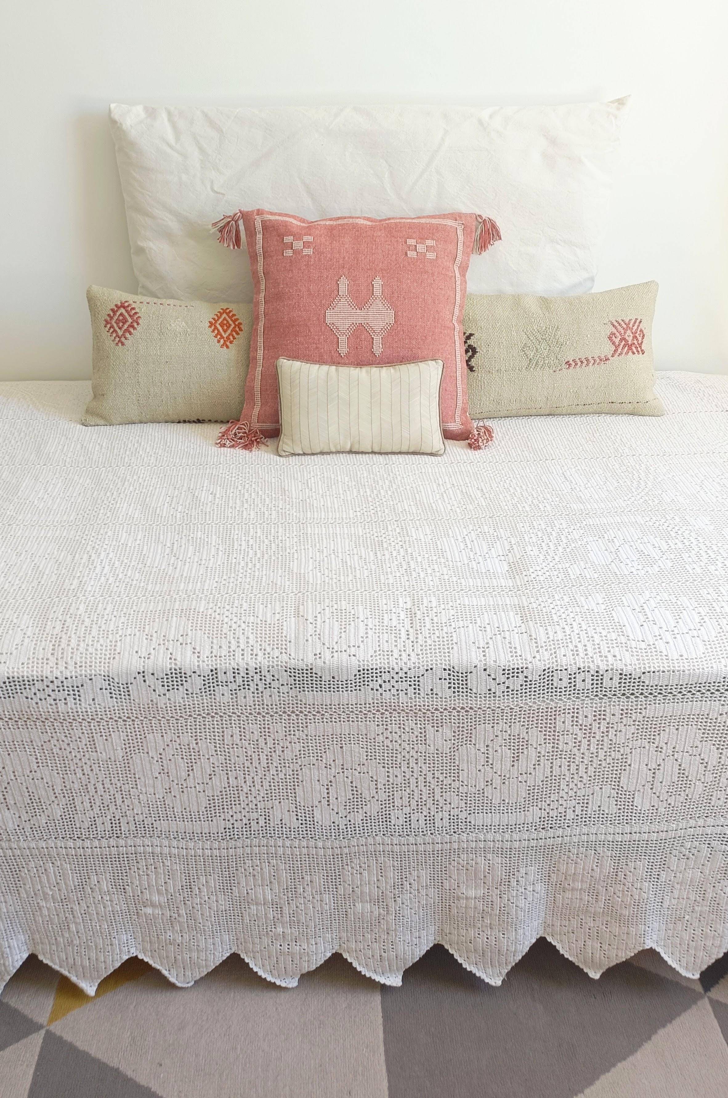 Coussin en lin marocain fait à la main, rose et crème, style mauresque, neuf