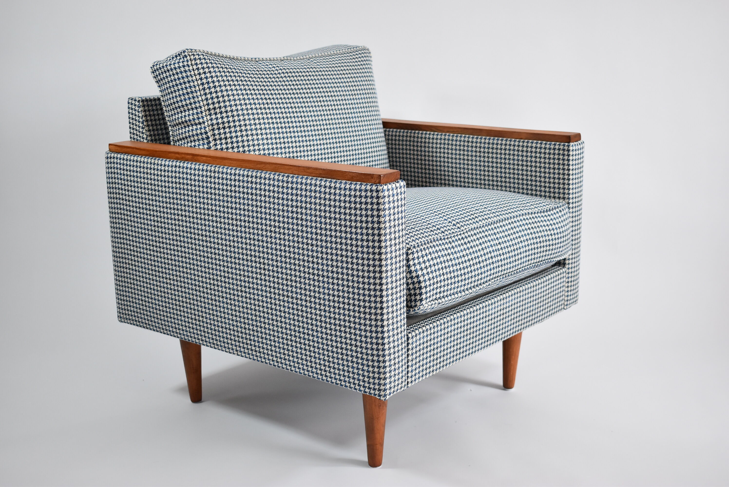 Armchair model Cube, renovated, original polish design, 1970, pied de poule