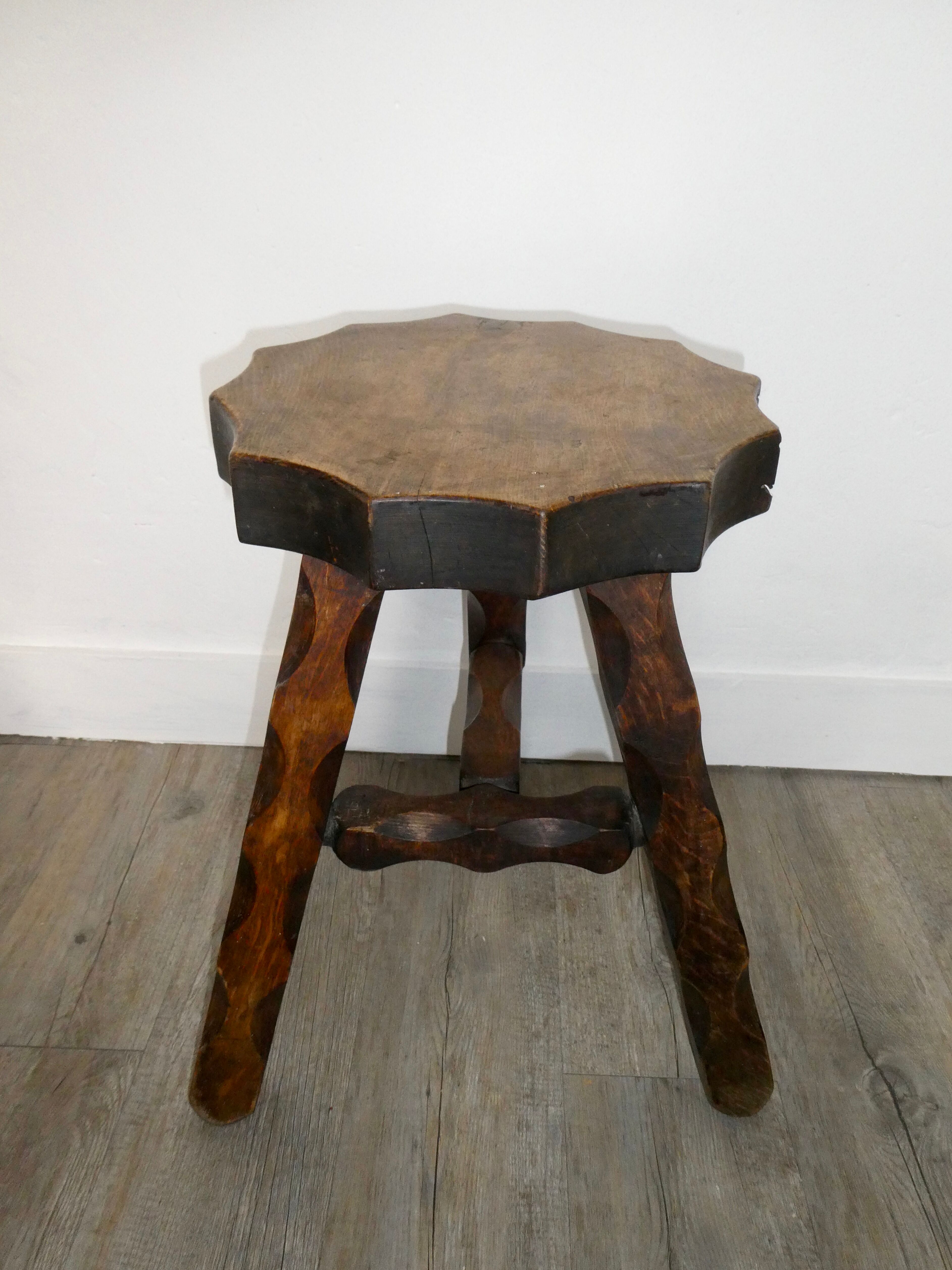 Solid wood tripod, mountain