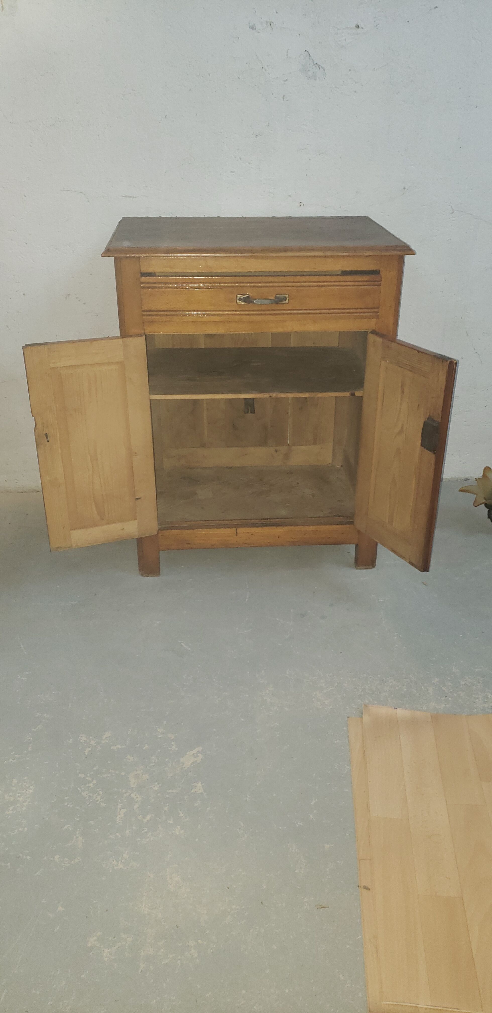 Buffet parisien en sapin