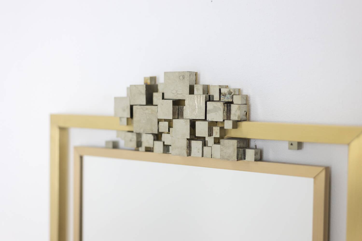 “Boizot” model mirror in brass, varnished finish. Contemporary.