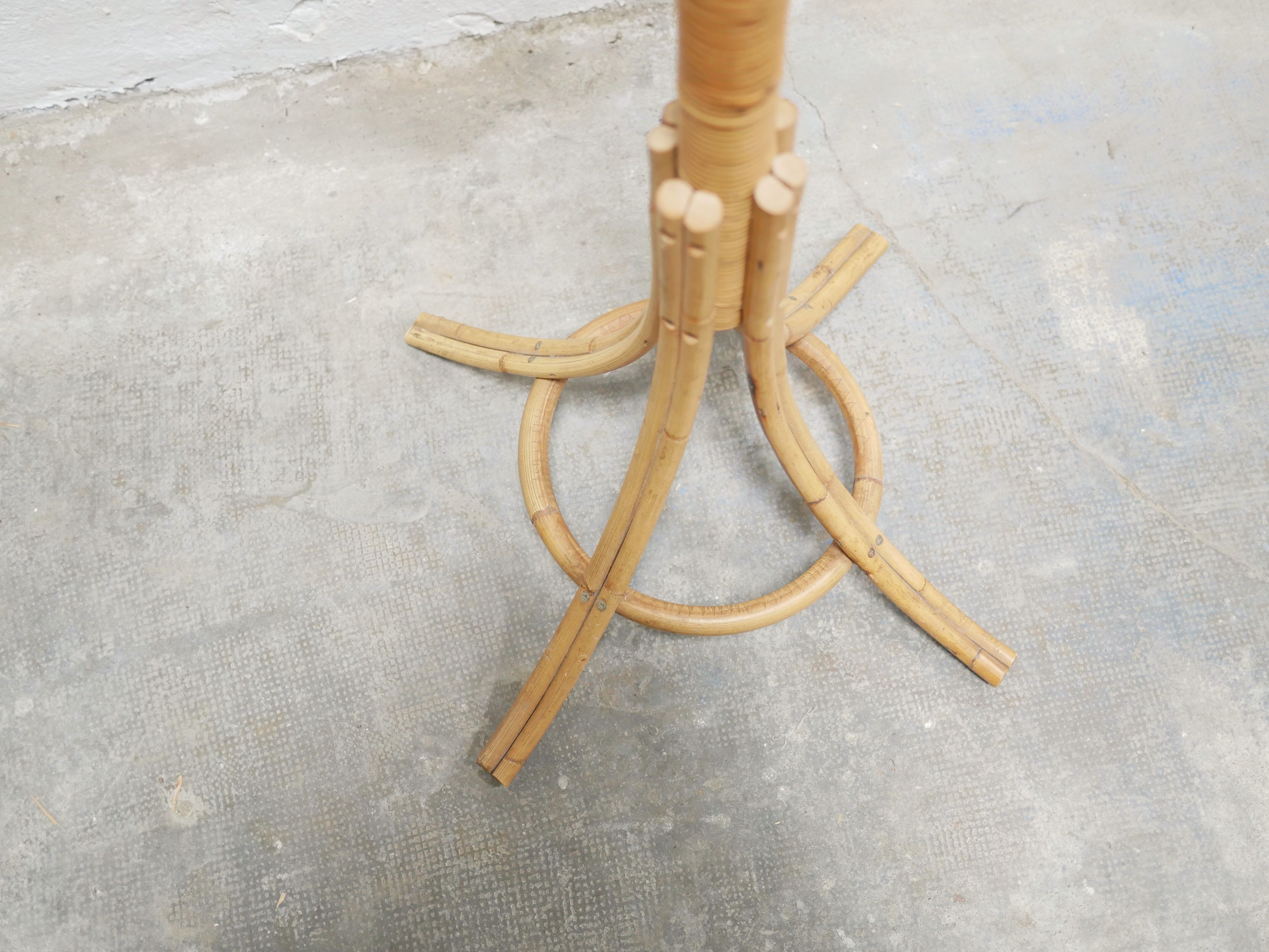 Porte-manteau vintage en rotin