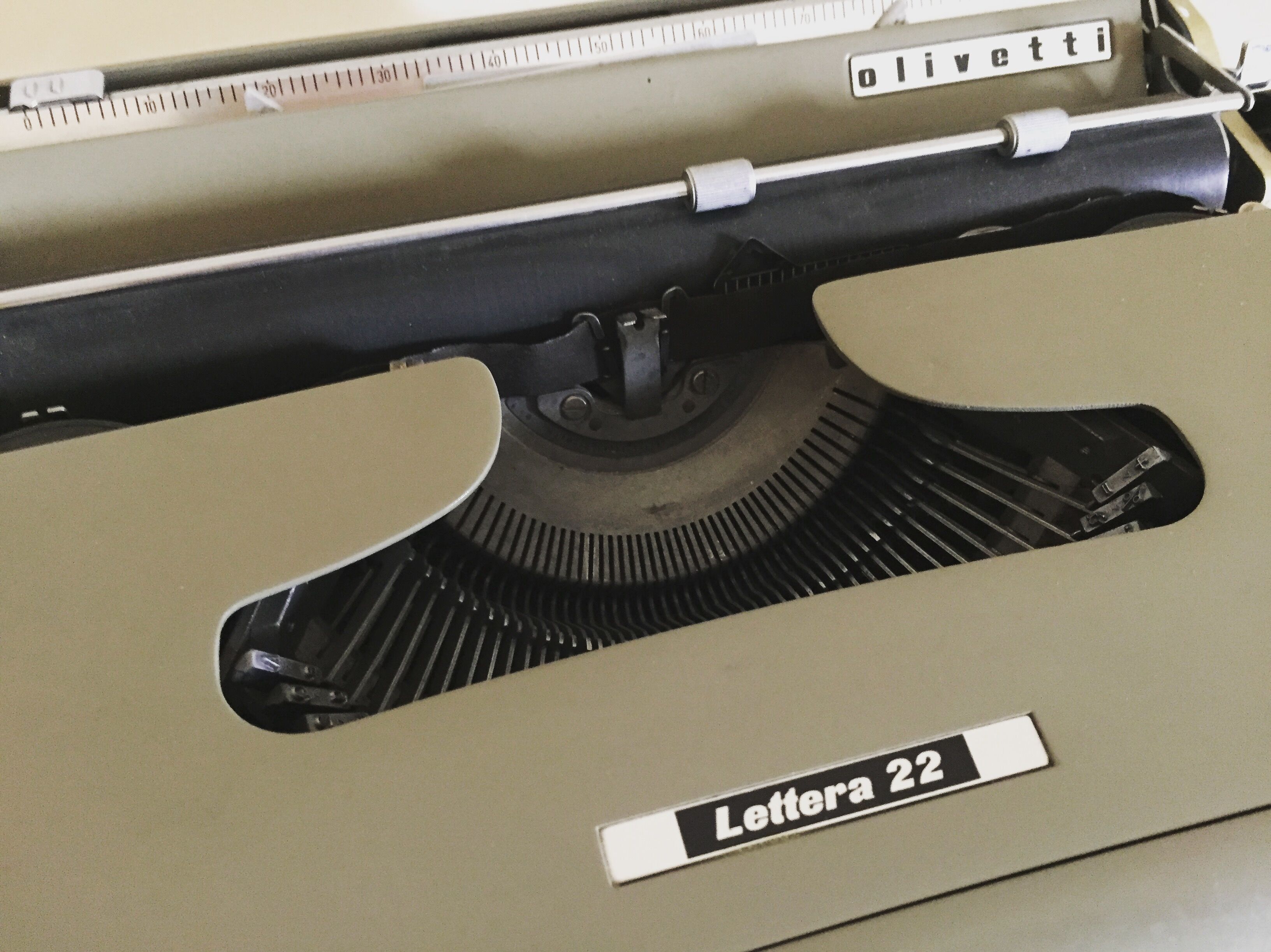 Machine à écrire Olivetti Lettera 22