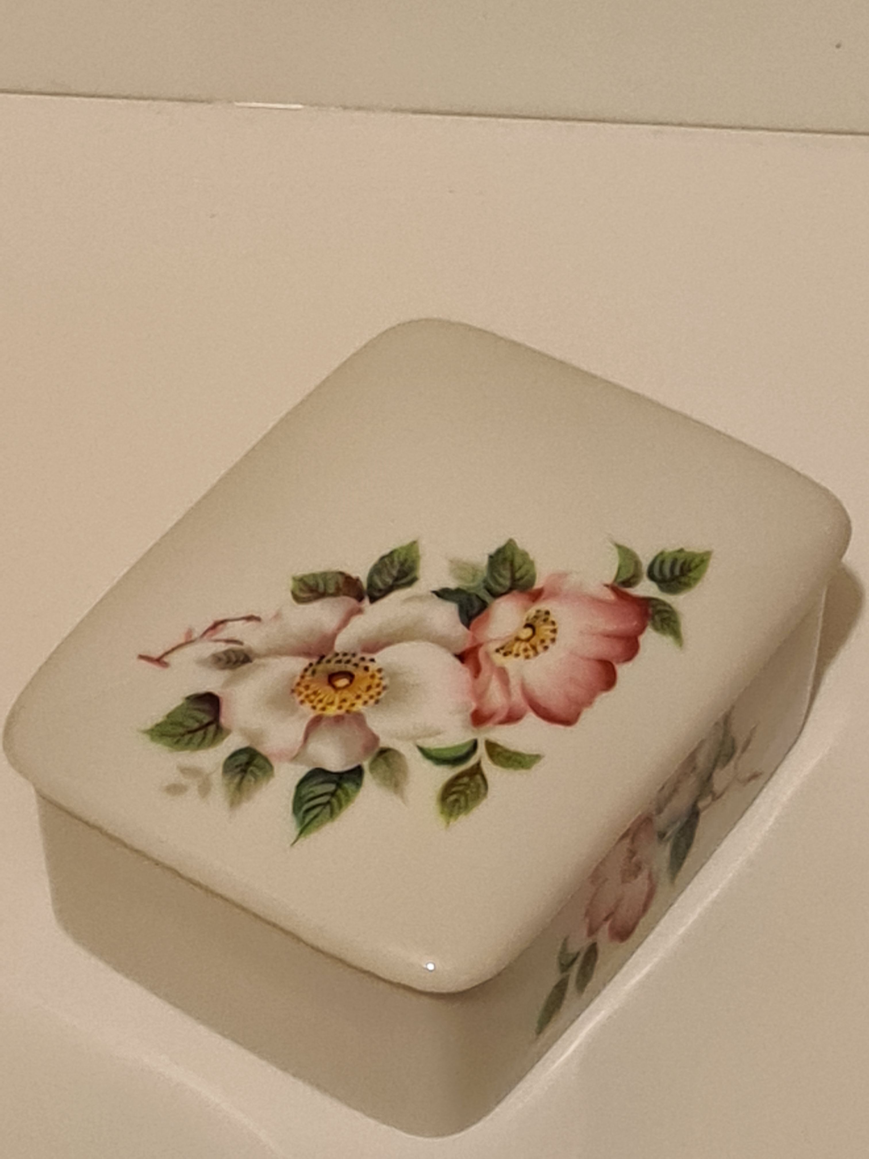 Limoges porcelain box Creation Baud Paris floral décor