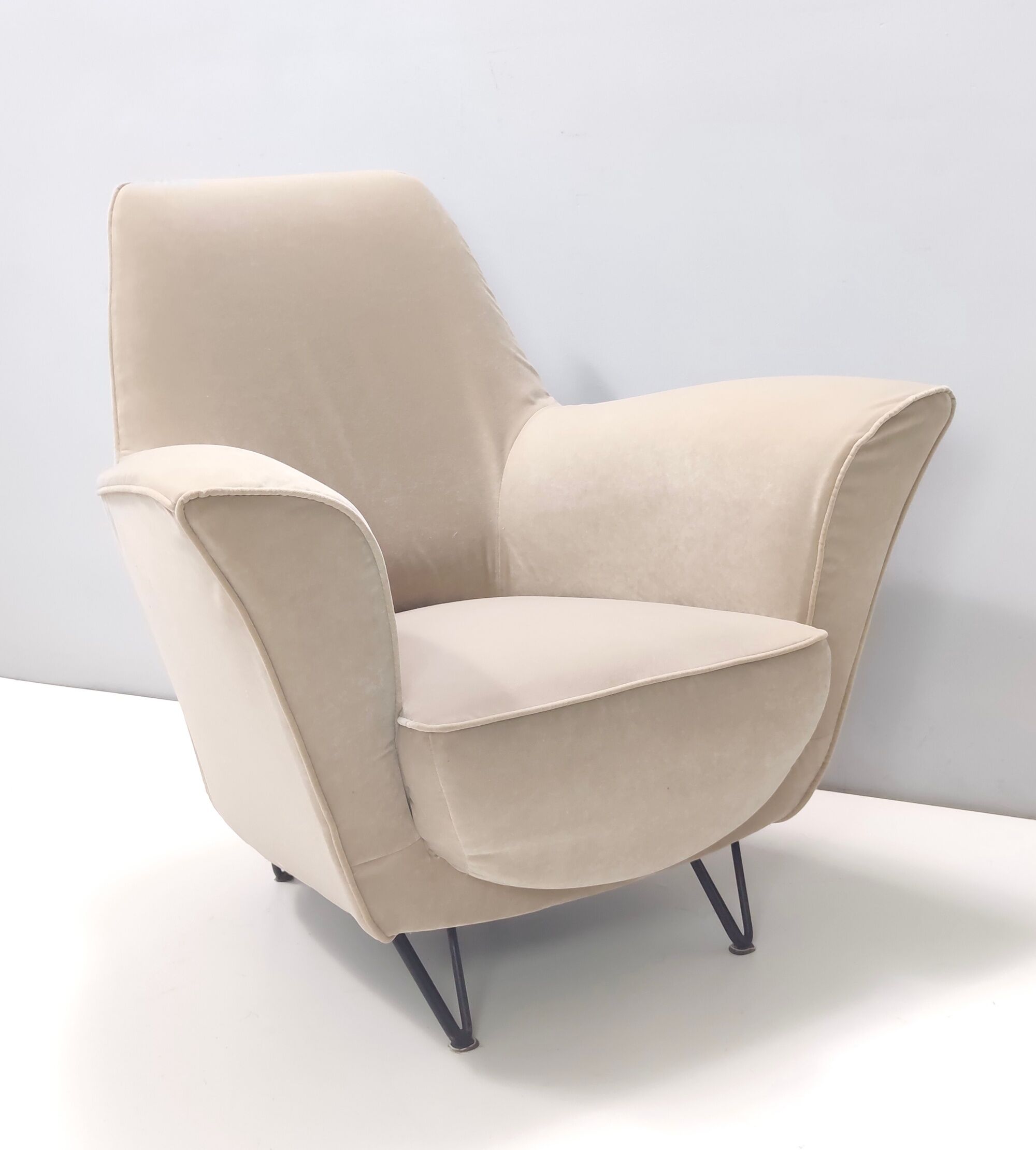 Vintage ivory fabric armchair, Italy