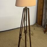 Tripod floor lamp in wood and adjustable brass