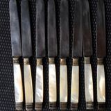 Set de 8 couteaux manche en nacre monogrammés XIXème
