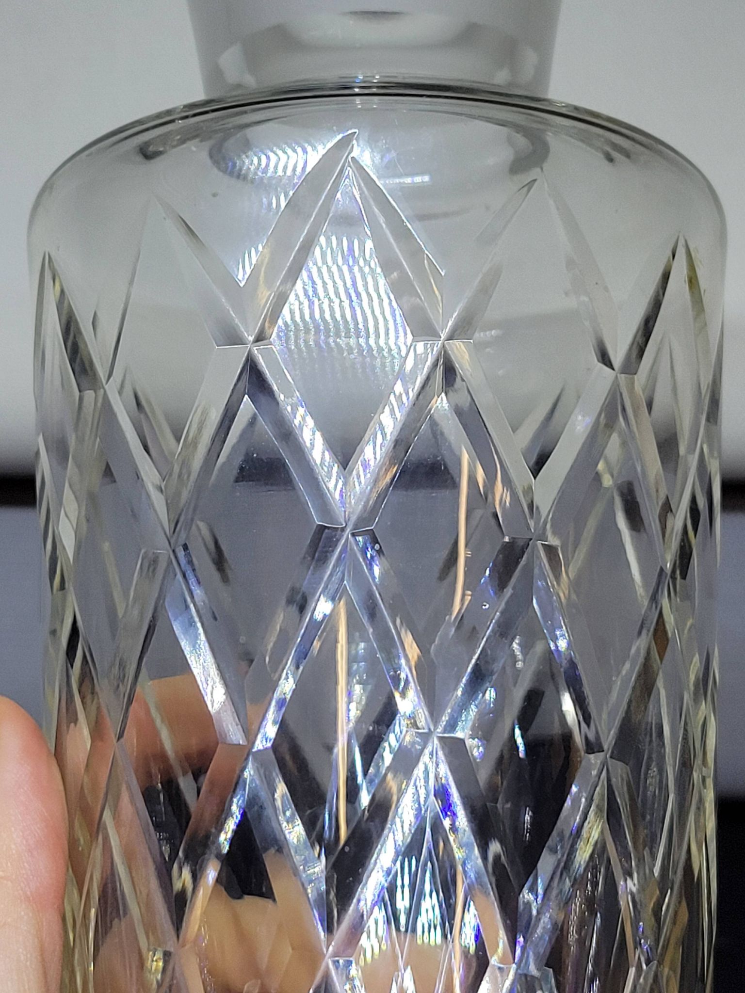 Carafe vintage en verre taillé