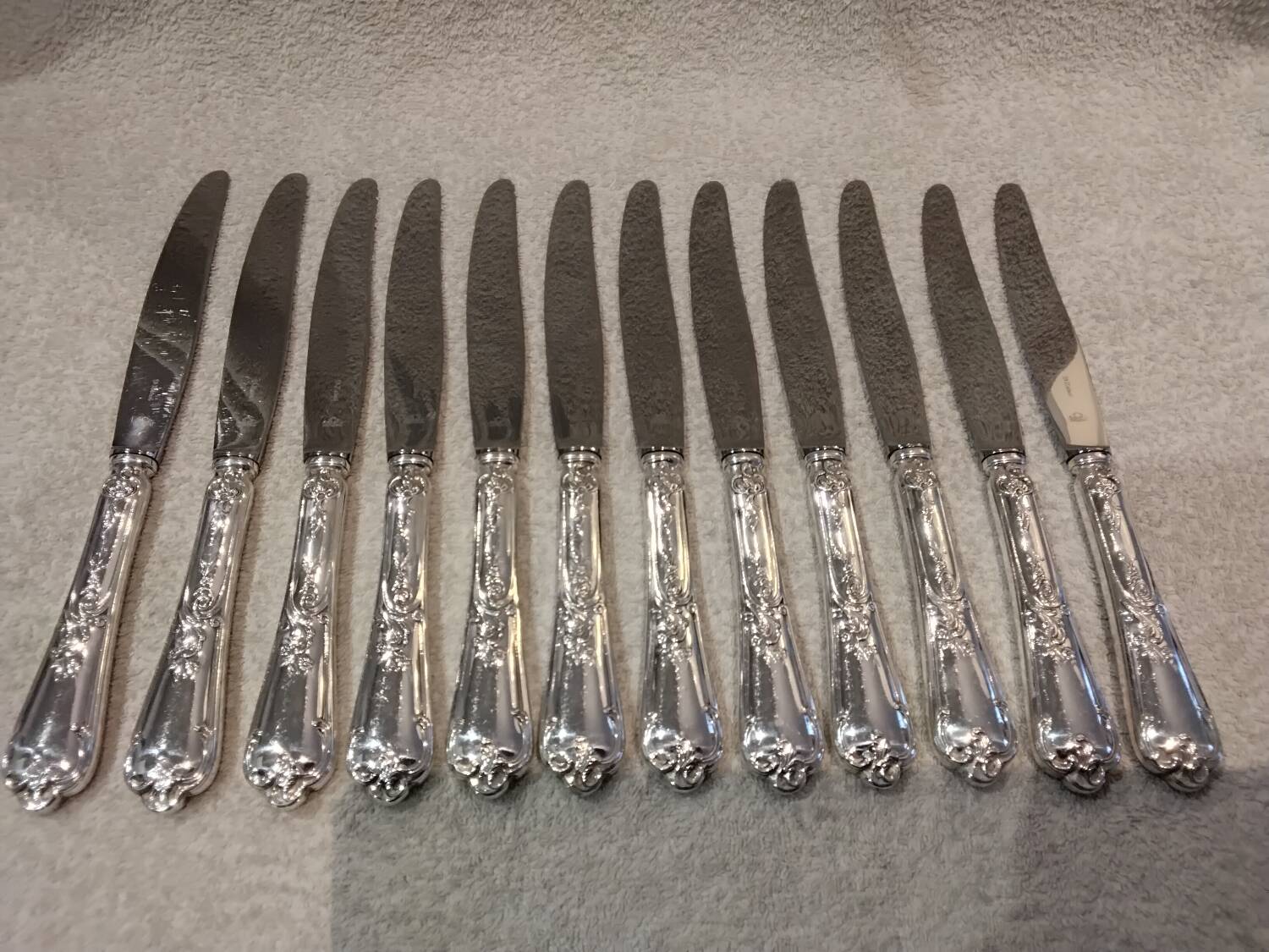 12 silver-plated metal table knives St Medard rocaille Florian