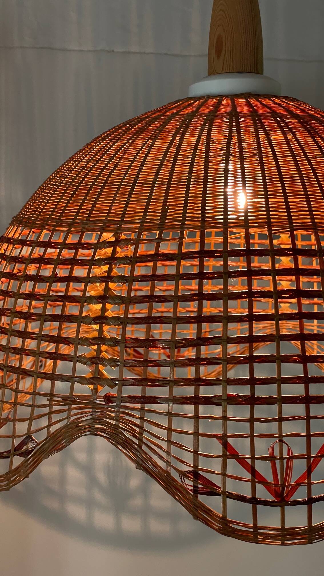 Vintage wicker suspension