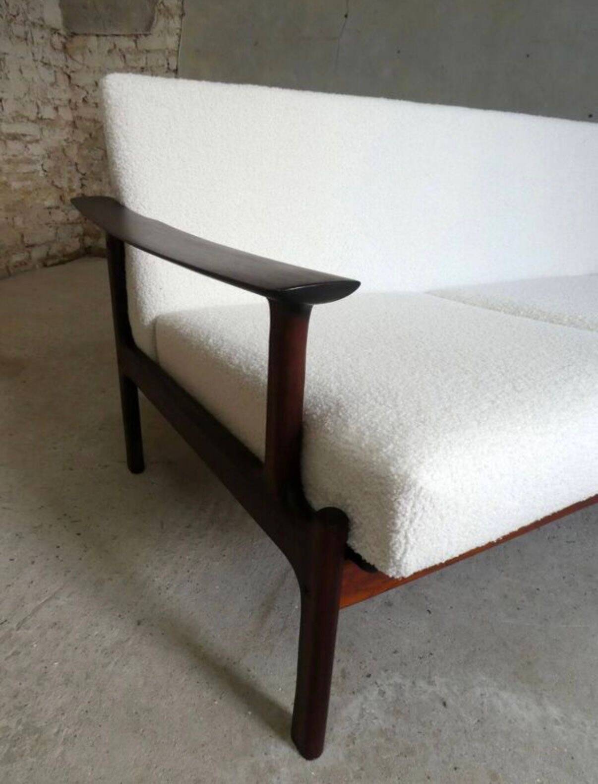 Banquette canapé designed by Edvard Valentinsen for Fraska.