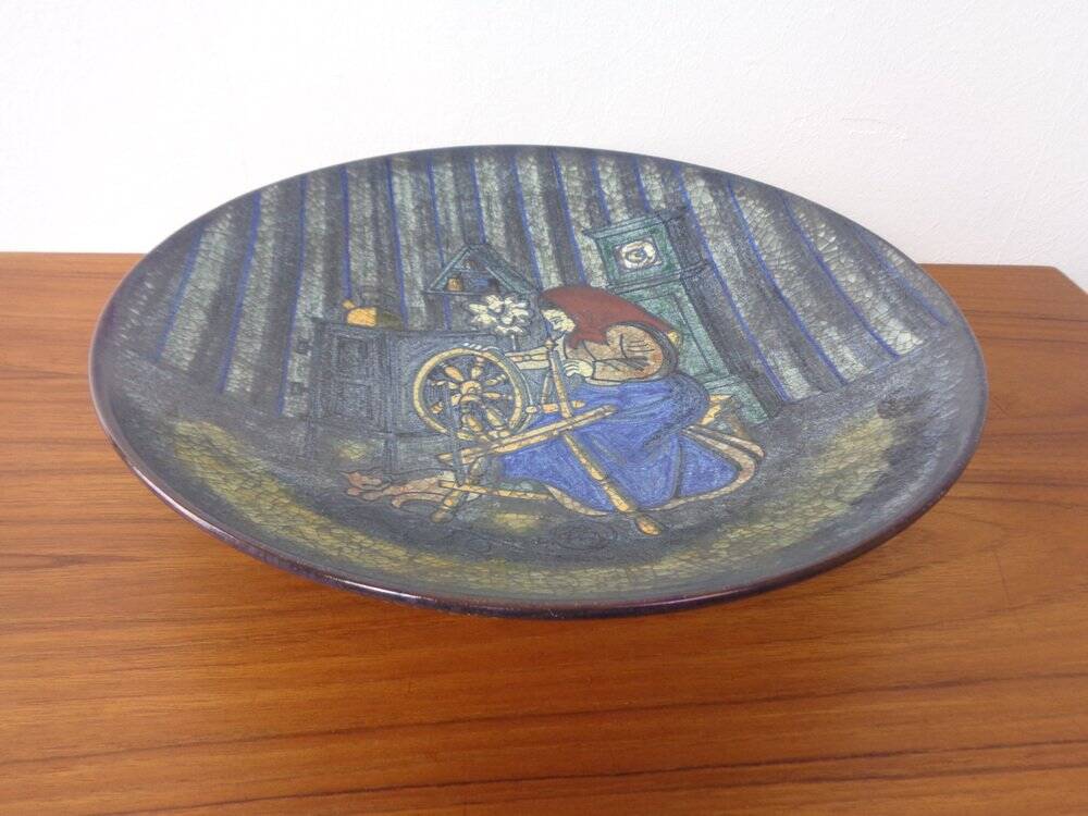 Large Danish studio ceramic bowl by Marianne Starck for Michael Andersen, Denmark, 1960s.