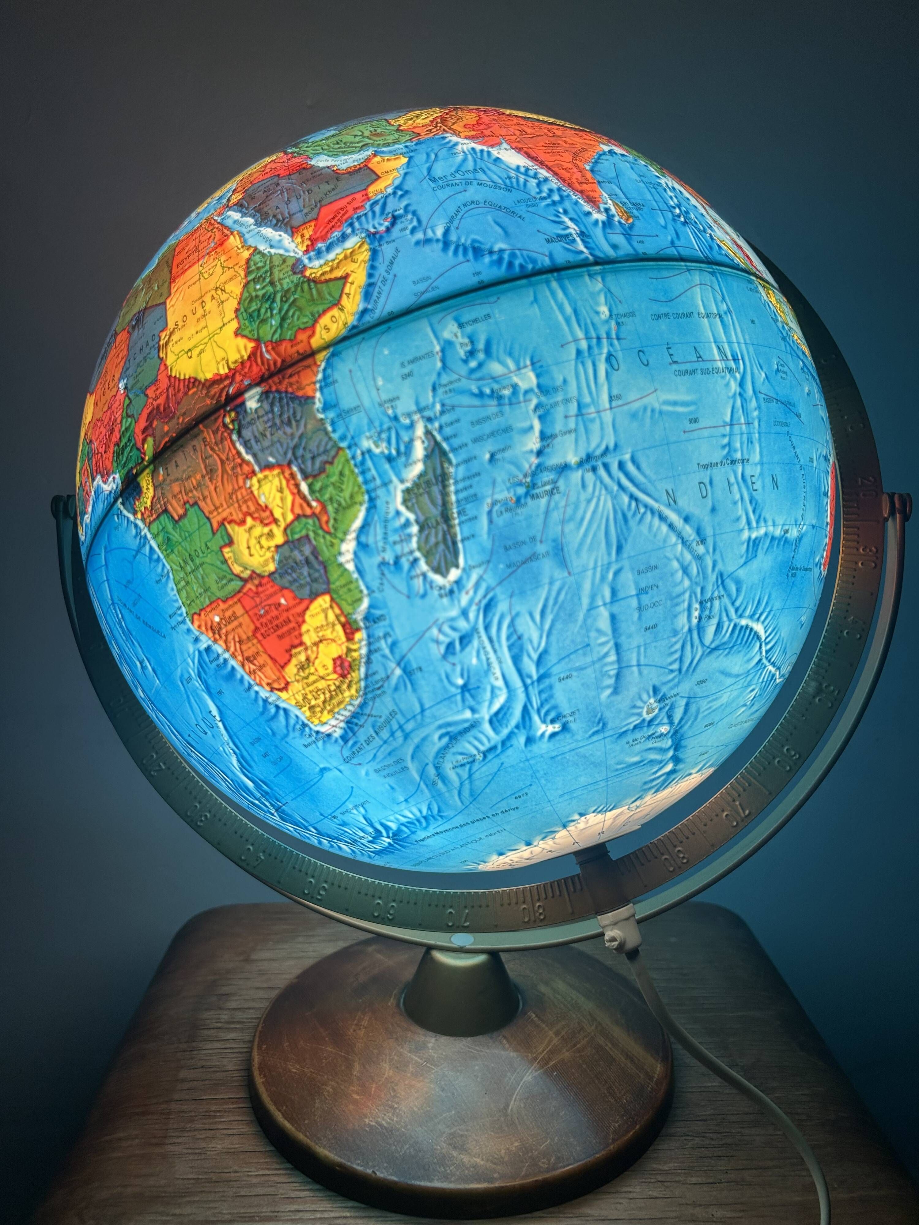 Illuminated Relief Globe – Scan-Globe Model 3Z Gyroscopic