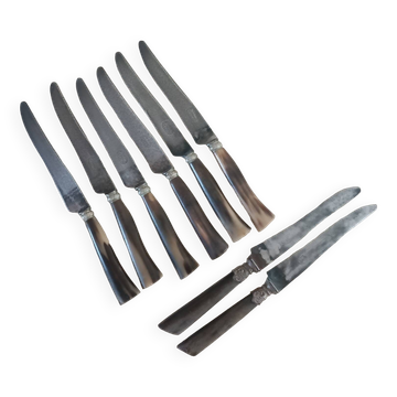 8 old knives with steel blades
