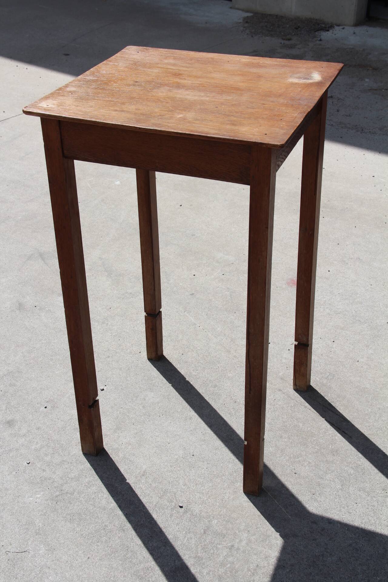 High side table in oak