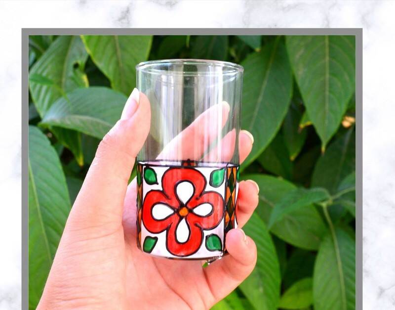 Set of 6 hand-painted tea glasses, floral pattern tea cup.