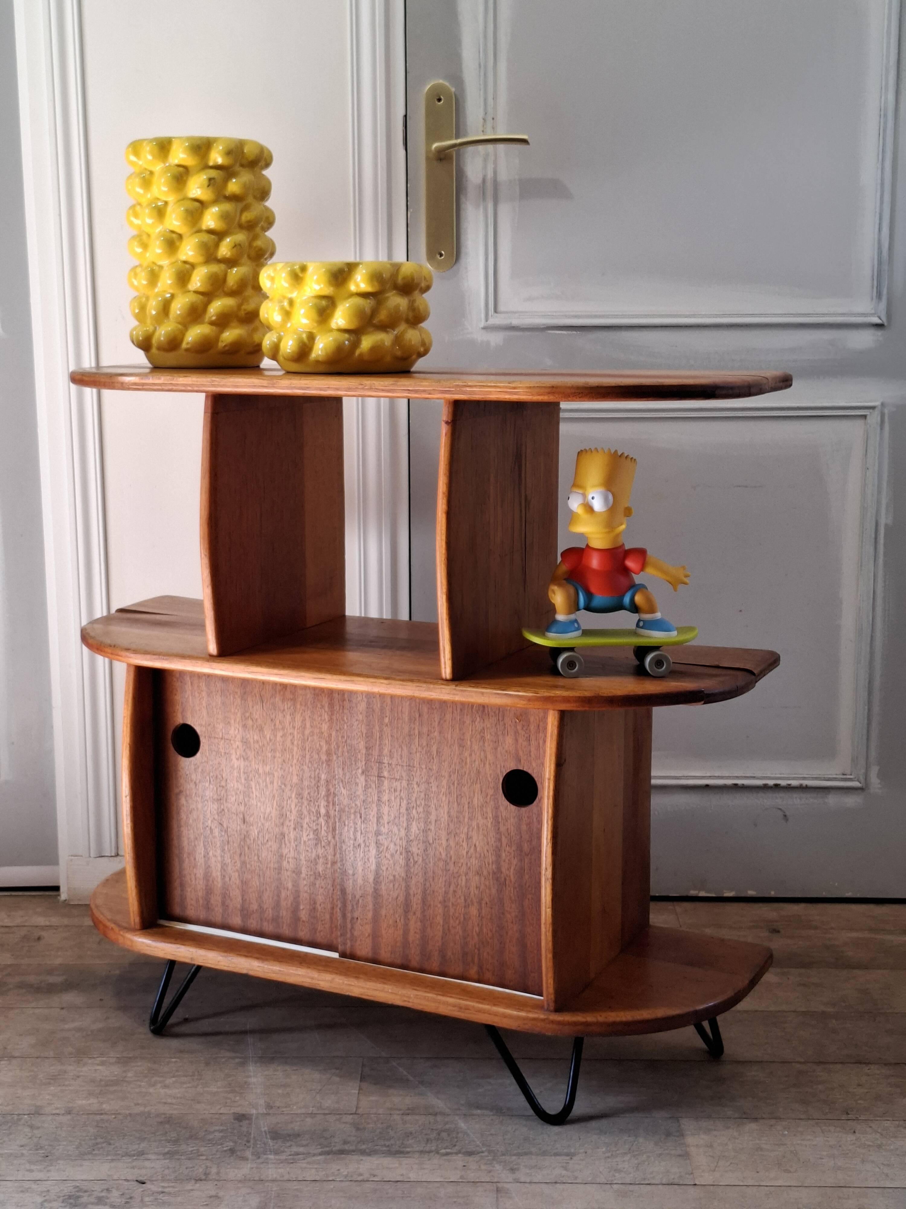 Etagère sur pieds