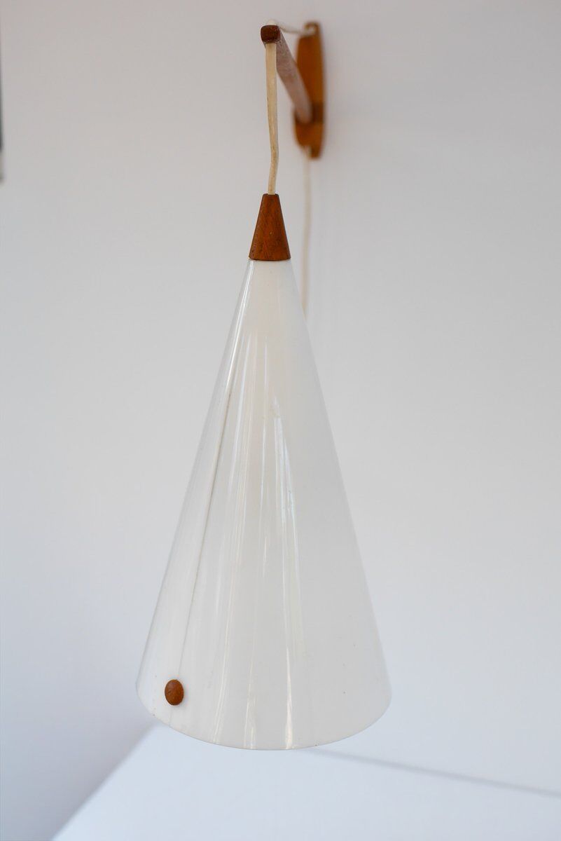 Mid-century Swedish wall lamp in teak by Uno and Östen Kristiansson for Luxus, 1960s