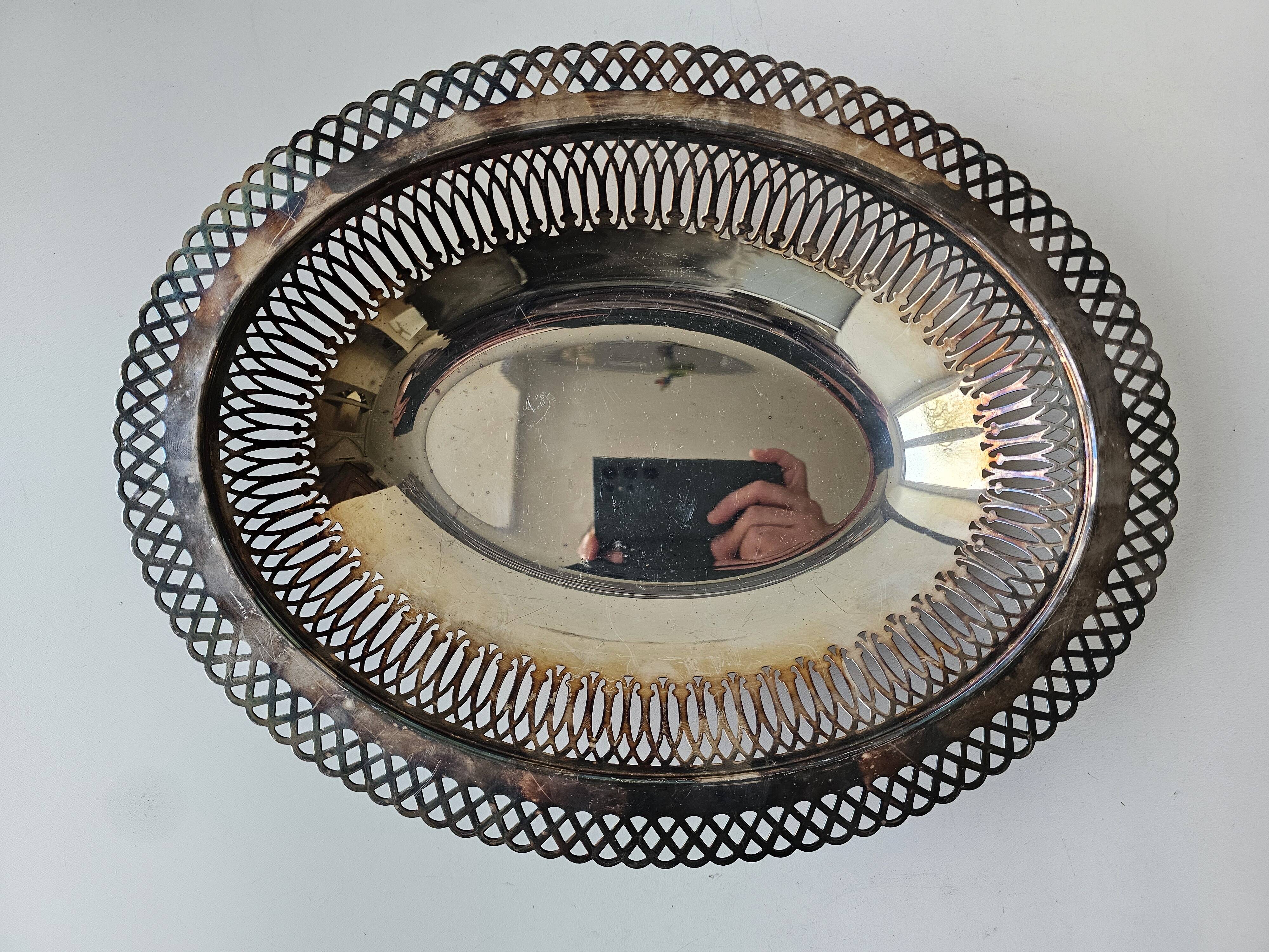 Silver-plated metal basket, openwork rim, hallmark to be identified
