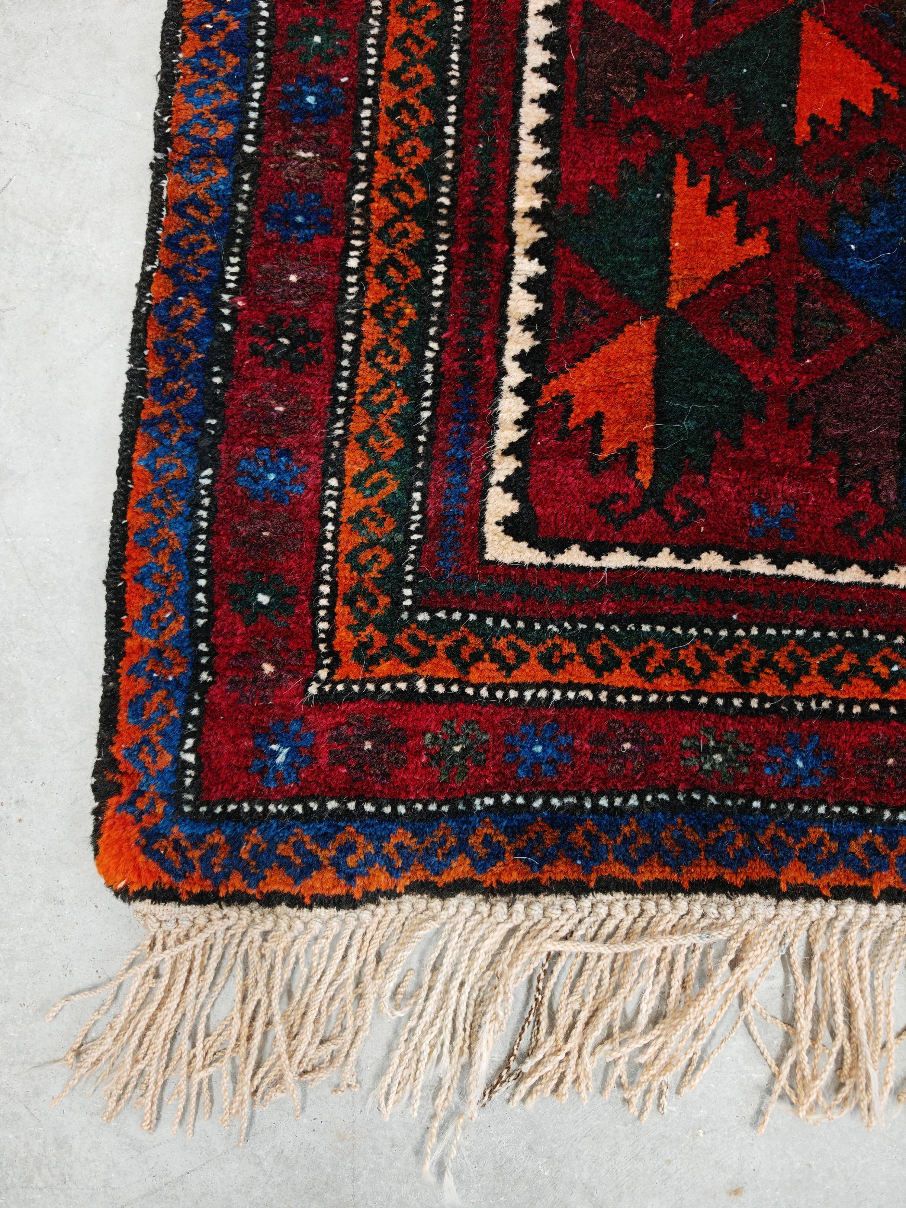 Vintage Baluchi prayer rug, hand-knotted, dyed wool from the 1970s.