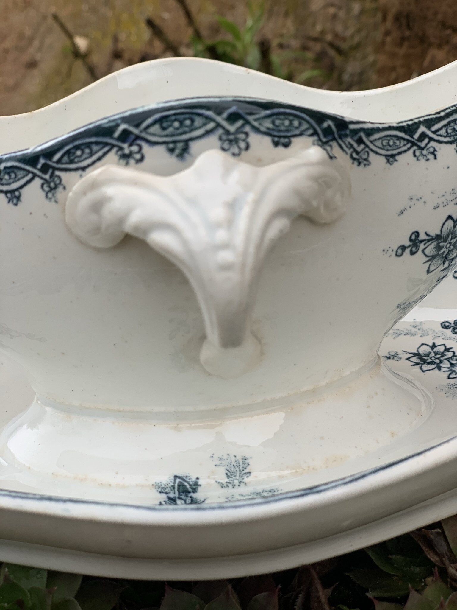 Saucière with a sticking plate earthenware iron earth the Amandinoise service Margot