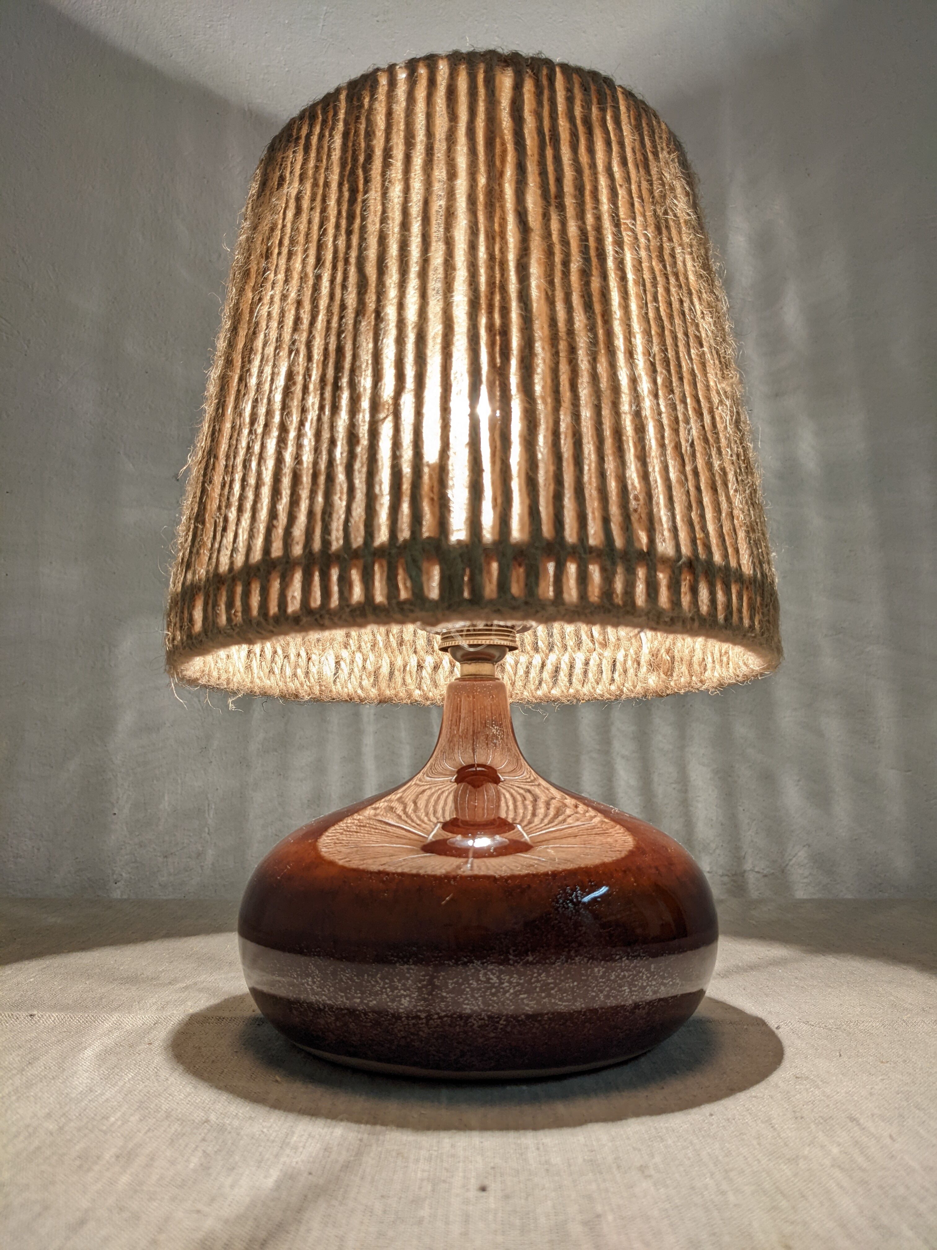 Vintage bedside lamp in enamelled stoneware and jute rope