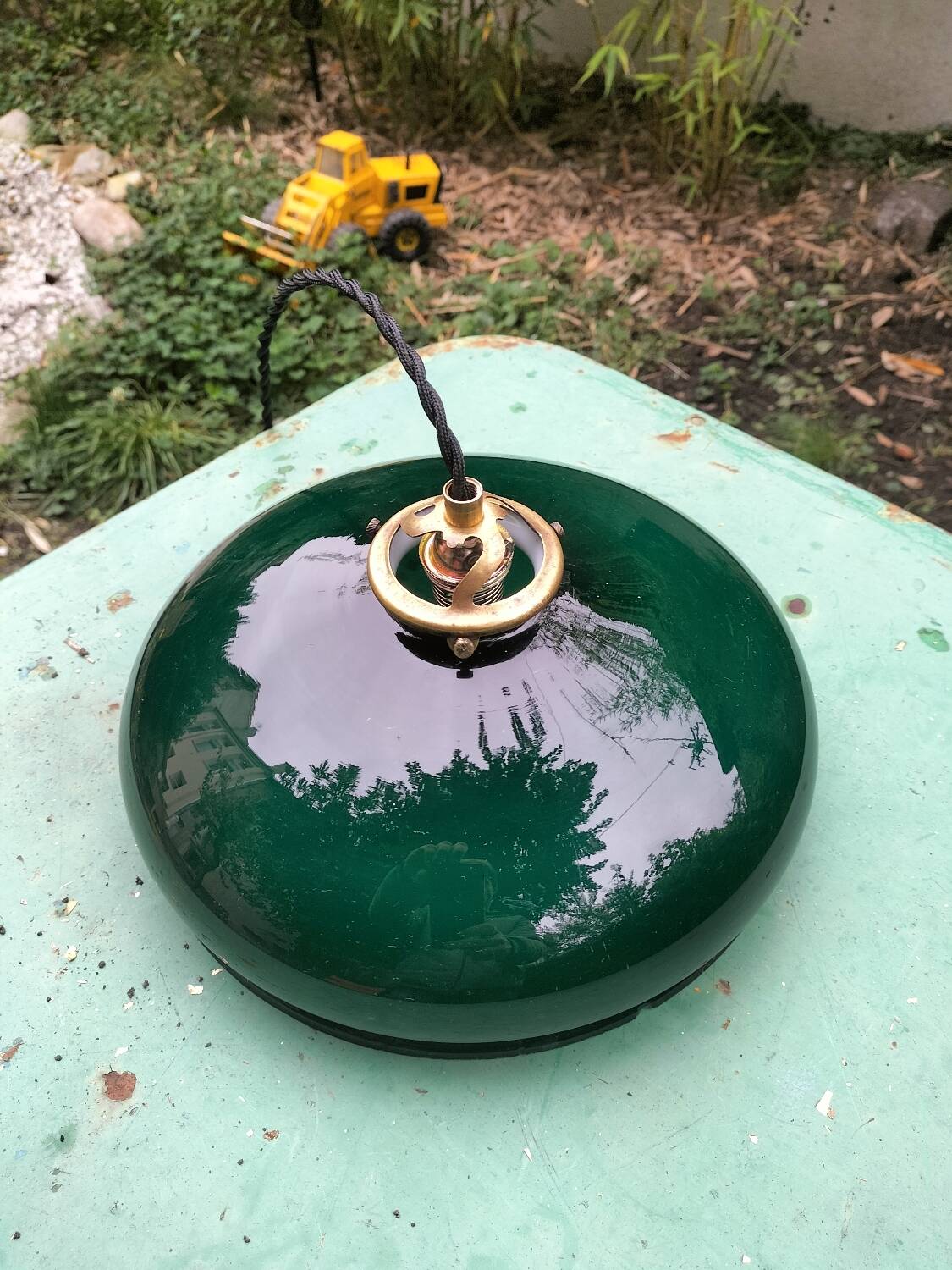 Green opaline suspension