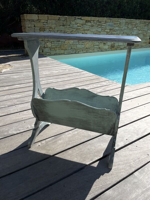 Pettie console magazine holder