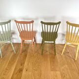 Chaises Baumann colorées