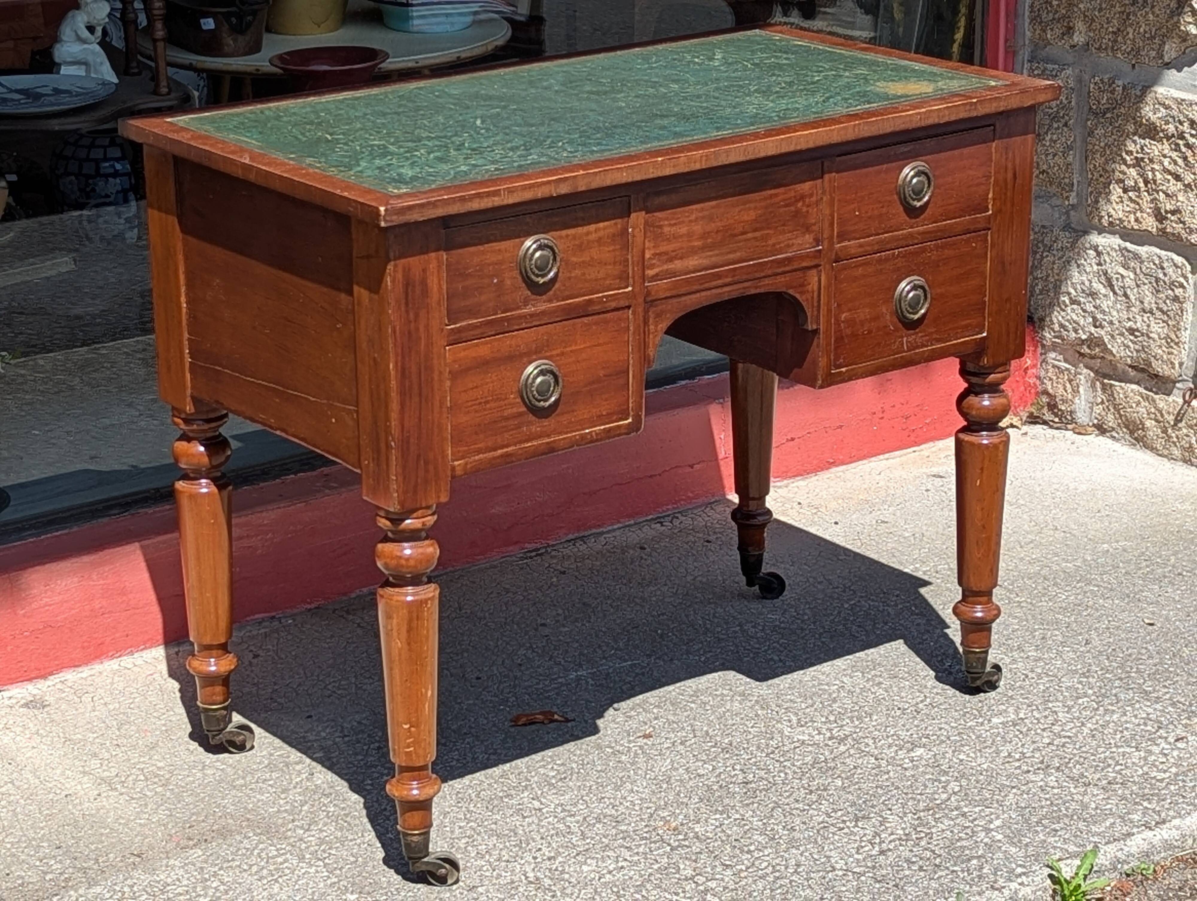 Small English mahogany desk